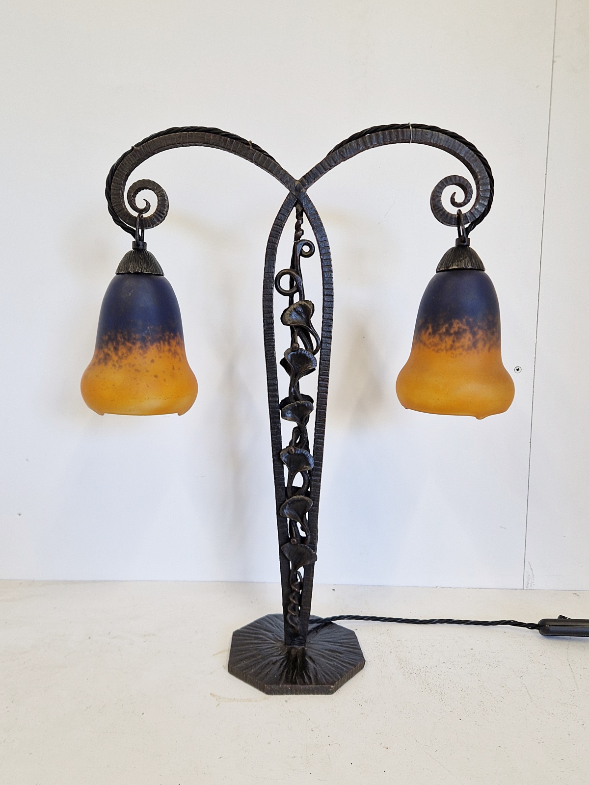 Verreries Charles Schneider | Wrought-Iron Twin-Arm Desk Lamp | France c.1920 - Image 5