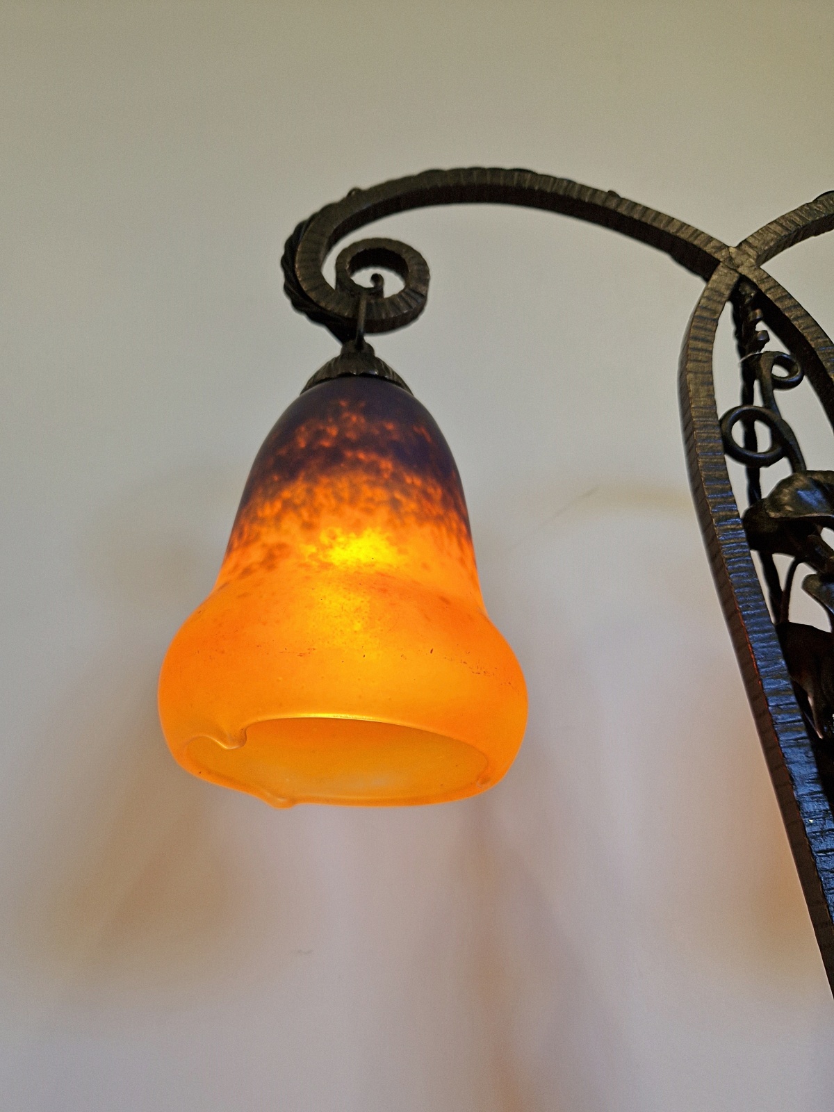 Verreries Charles Schneider | Wrought-Iron Twin-Arm Desk Lamp | France c.1920 - Image 7