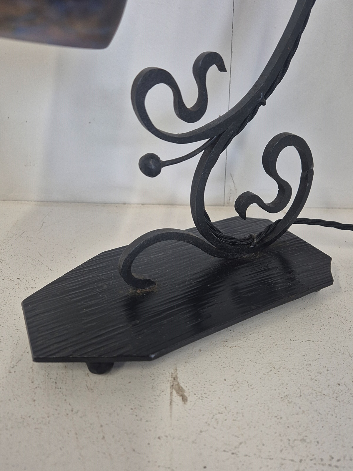 Muller Frères, Luneville | Wrought-Iron Table Lamp | France c.1920 - Image 7