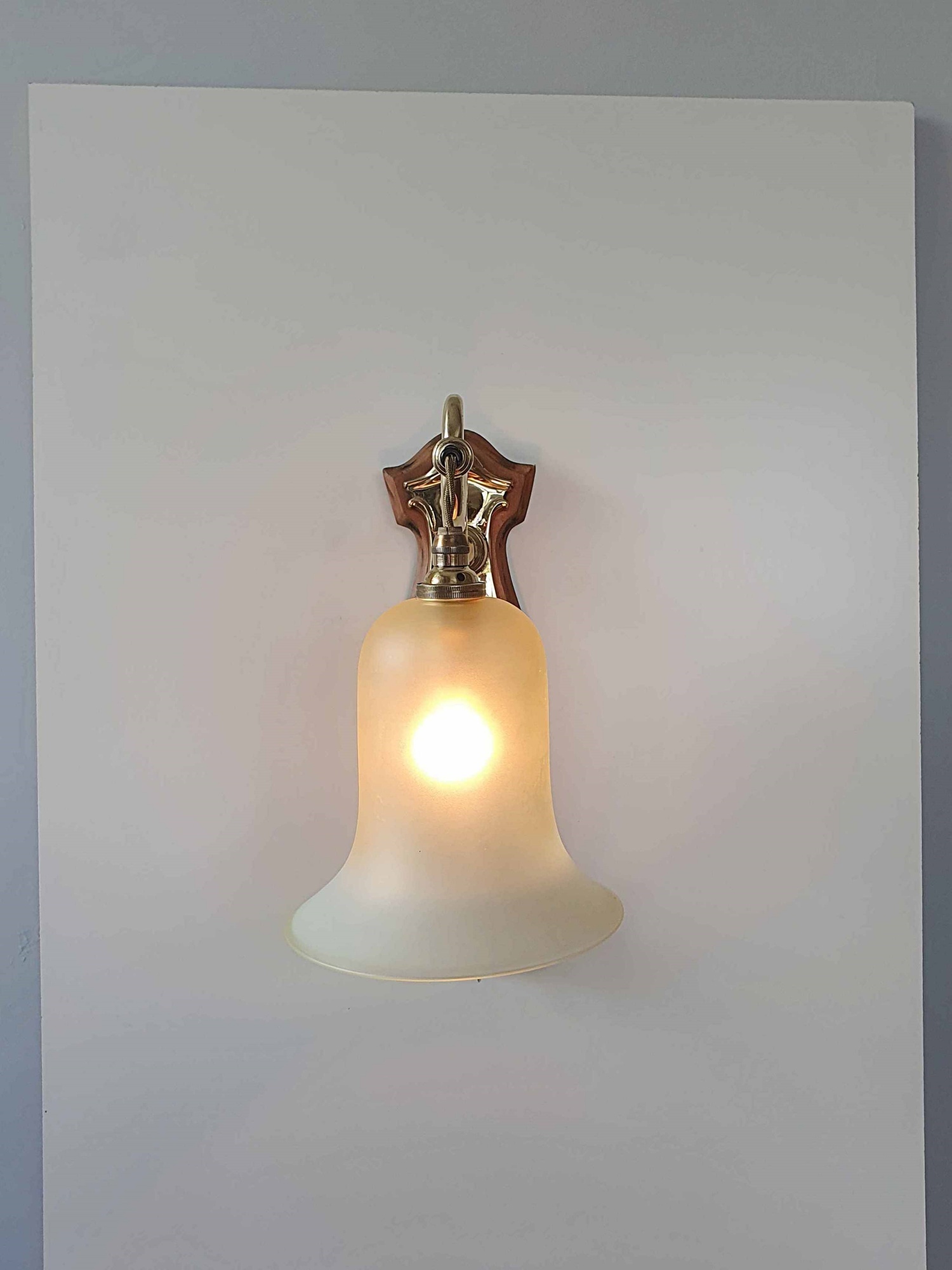 William Whitehouse & Co. Birmingham | 2 Art Nouveau Cast Brass Wall Lights | England 1902 | SOLD - Image 3