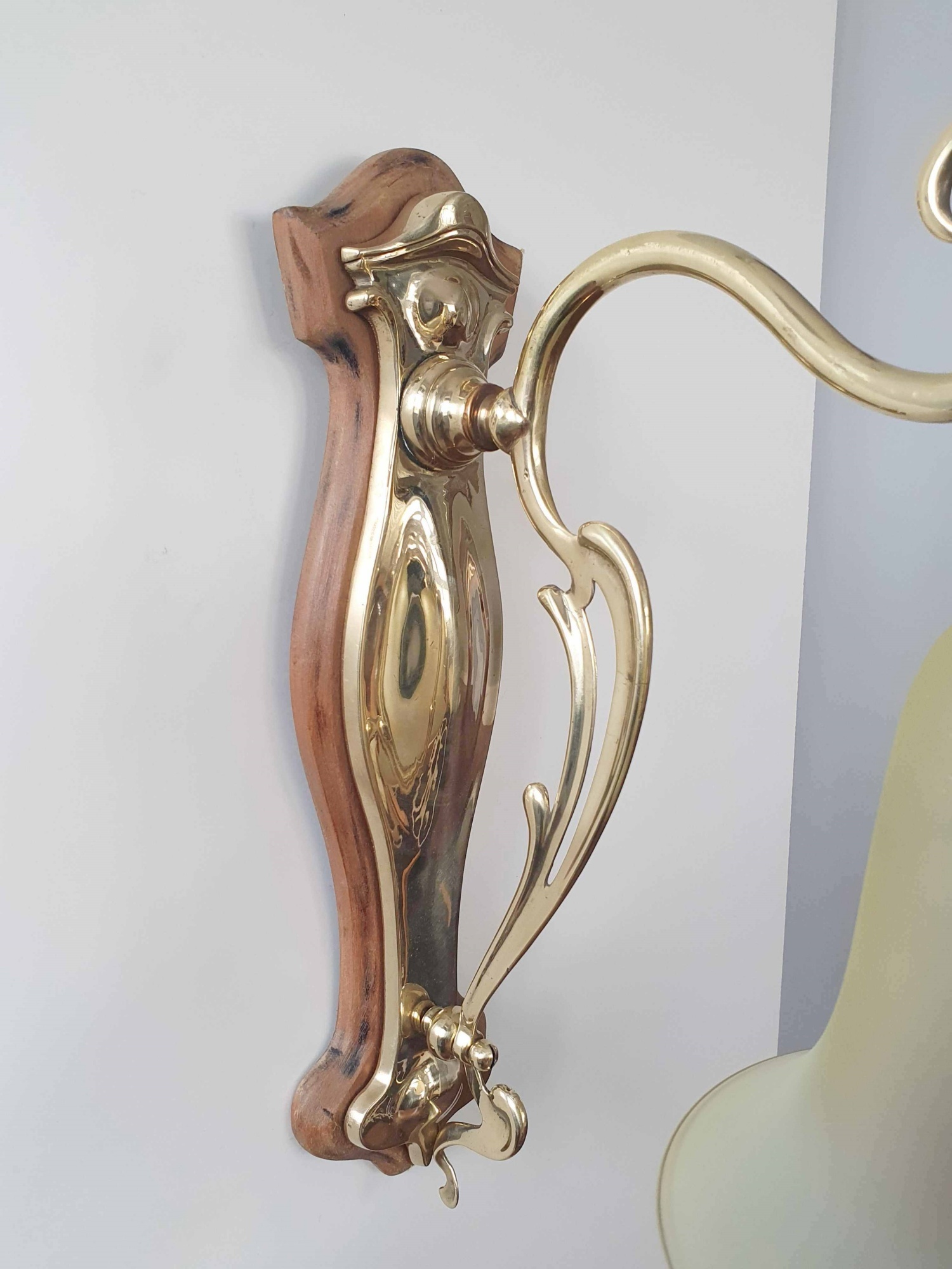 William Whitehouse & Co. Birmingham | 2 Art Nouveau Cast Brass Wall Lights | England 1902 | SOLD - Image 5