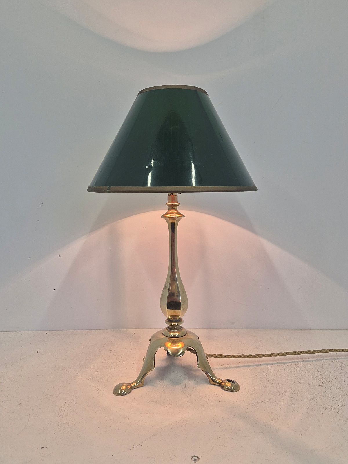 The General Electric Company (G.E.C) | 2 Edwardian Brass Table Standards | England c.1905 - Image 2