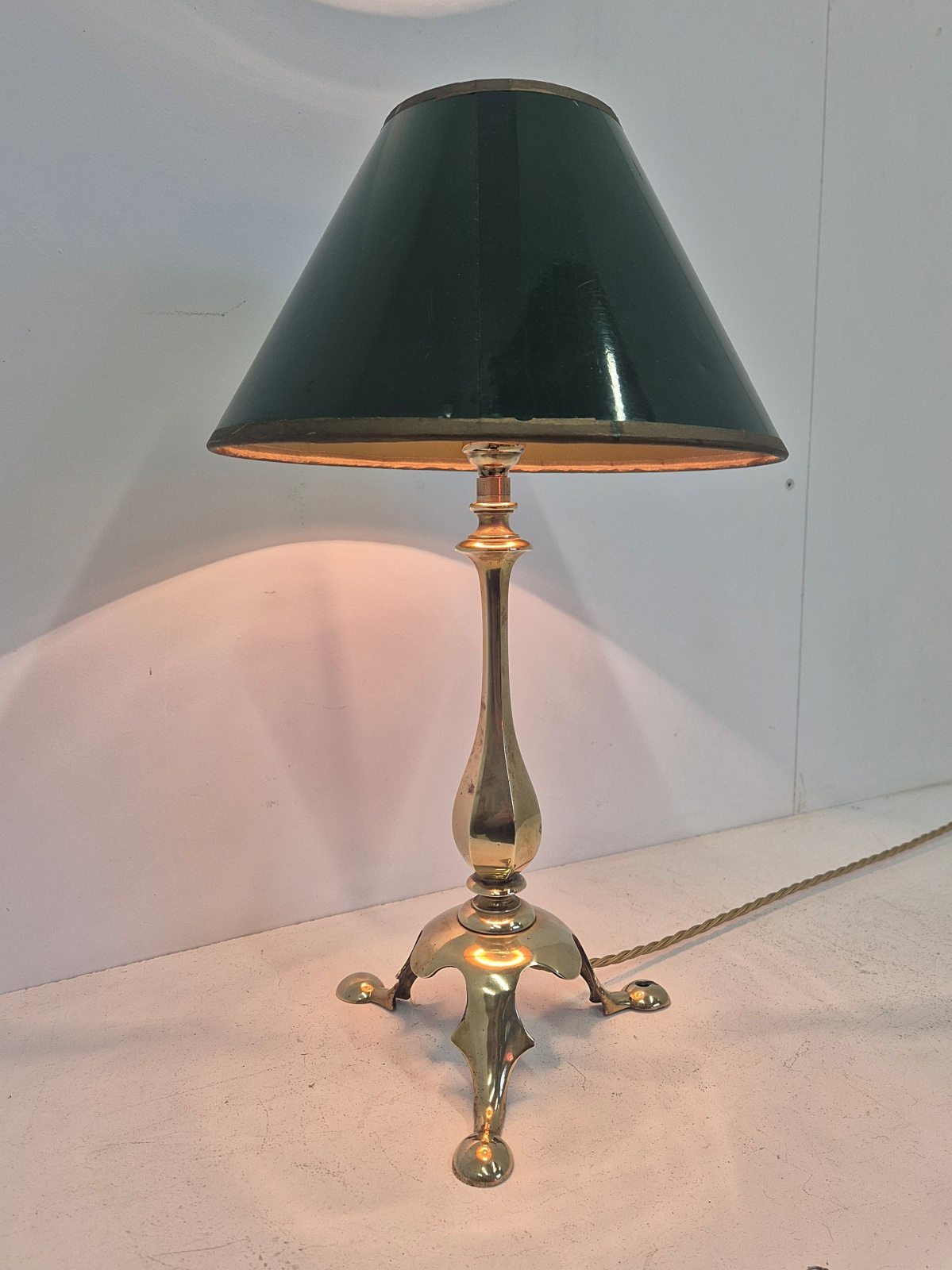 The General Electric Company (G.E.C) | 2 Edwardian Brass Table Standards | England c.1905 - Image 3