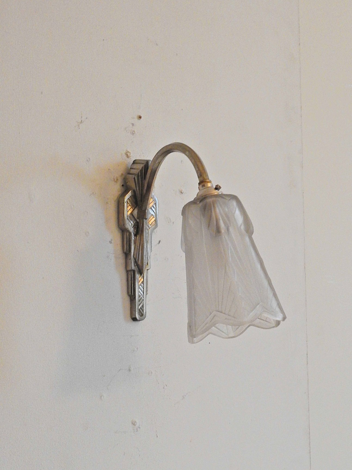 Attributed Hettier et Vincent | 2 Art Deco Wall lights | France c.1925-35 | SOLD - Image 2