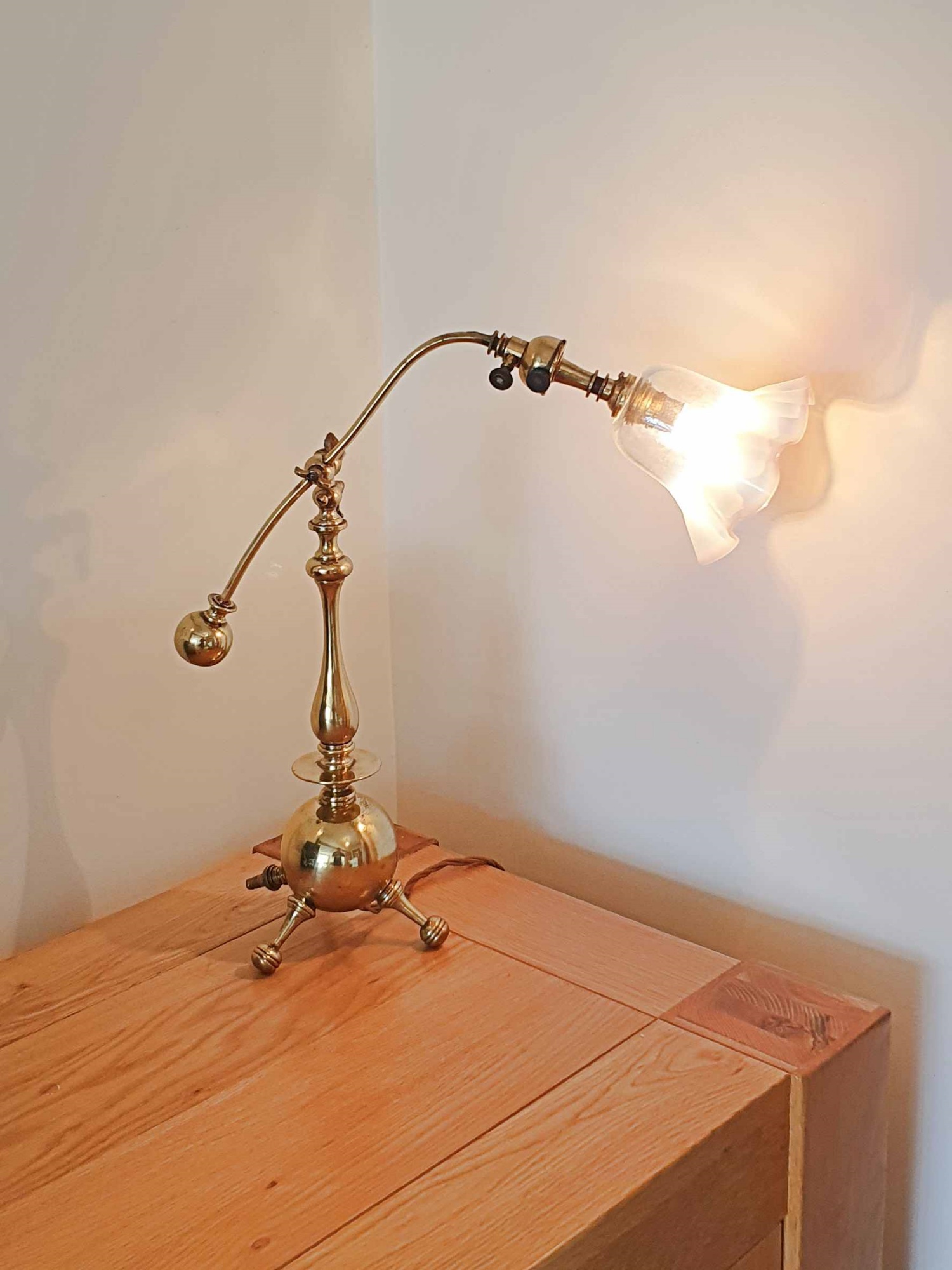 Unsigned | Cast Brass "Gas" Table Lamp | England c.1895 - Image 2