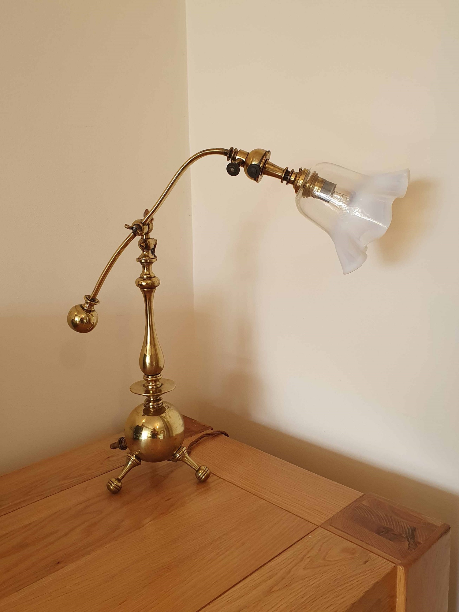 Unsigned | Cast Brass "Gas" Table Lamp | England c.1895 - Image 3