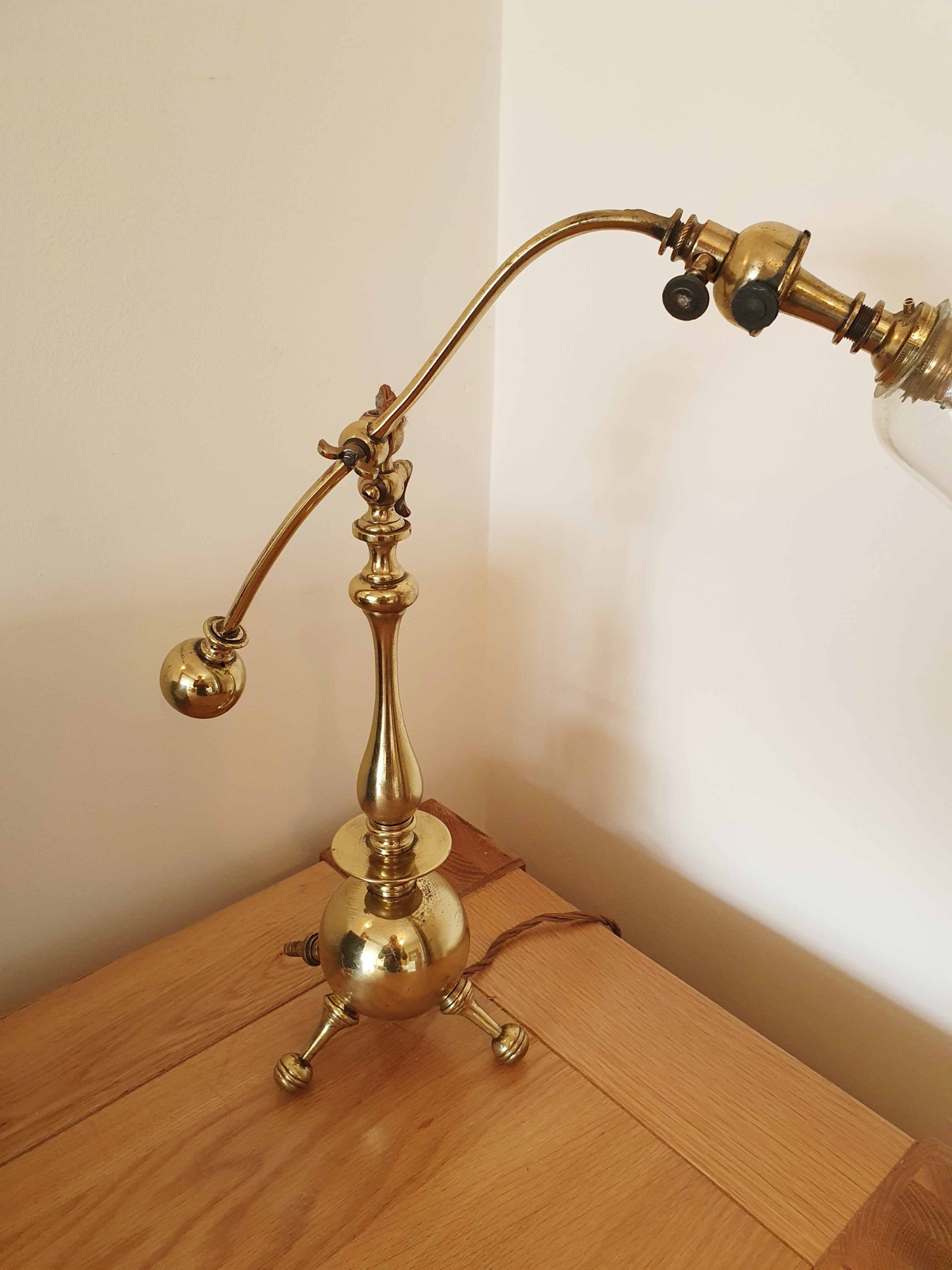 Unsigned | Cast Brass "Gas" Table Lamp | England c.1895 - Image 4