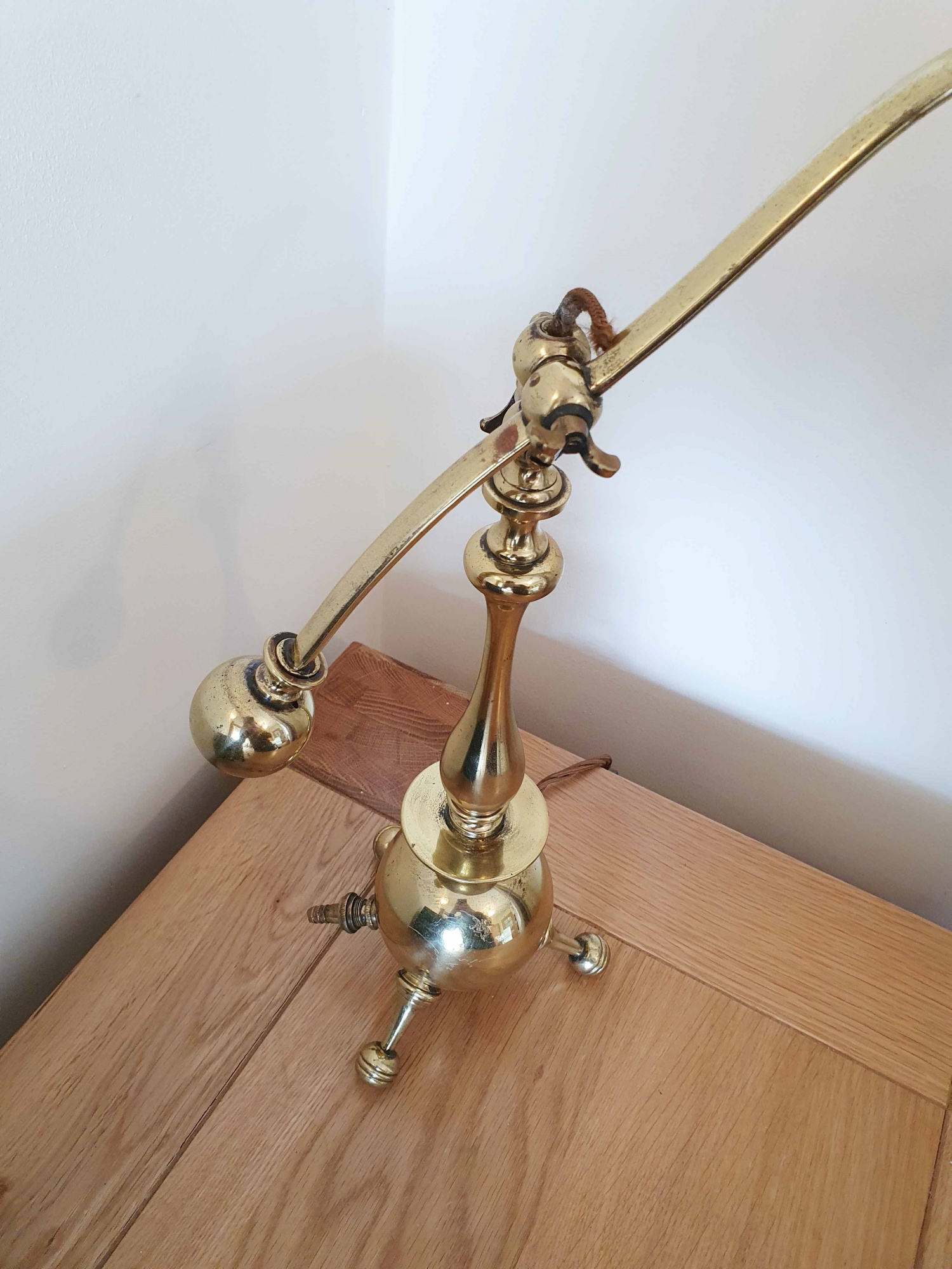 Unsigned | Cast Brass "Gas" Table Lamp | England c.1895 - Image 5