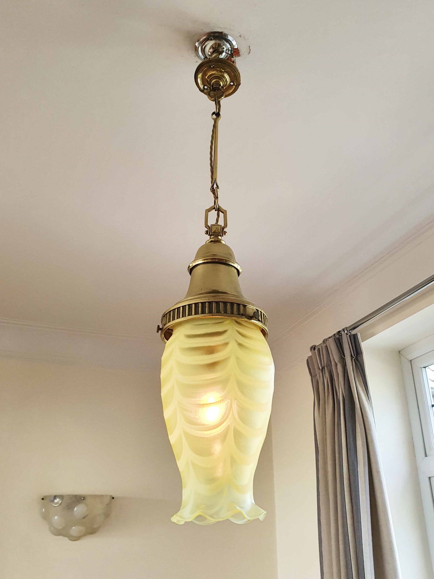 Attributed Thomas Webb & Sons | Very Large Vaseline Pendant Lampshade | England c.1900 - Image 4