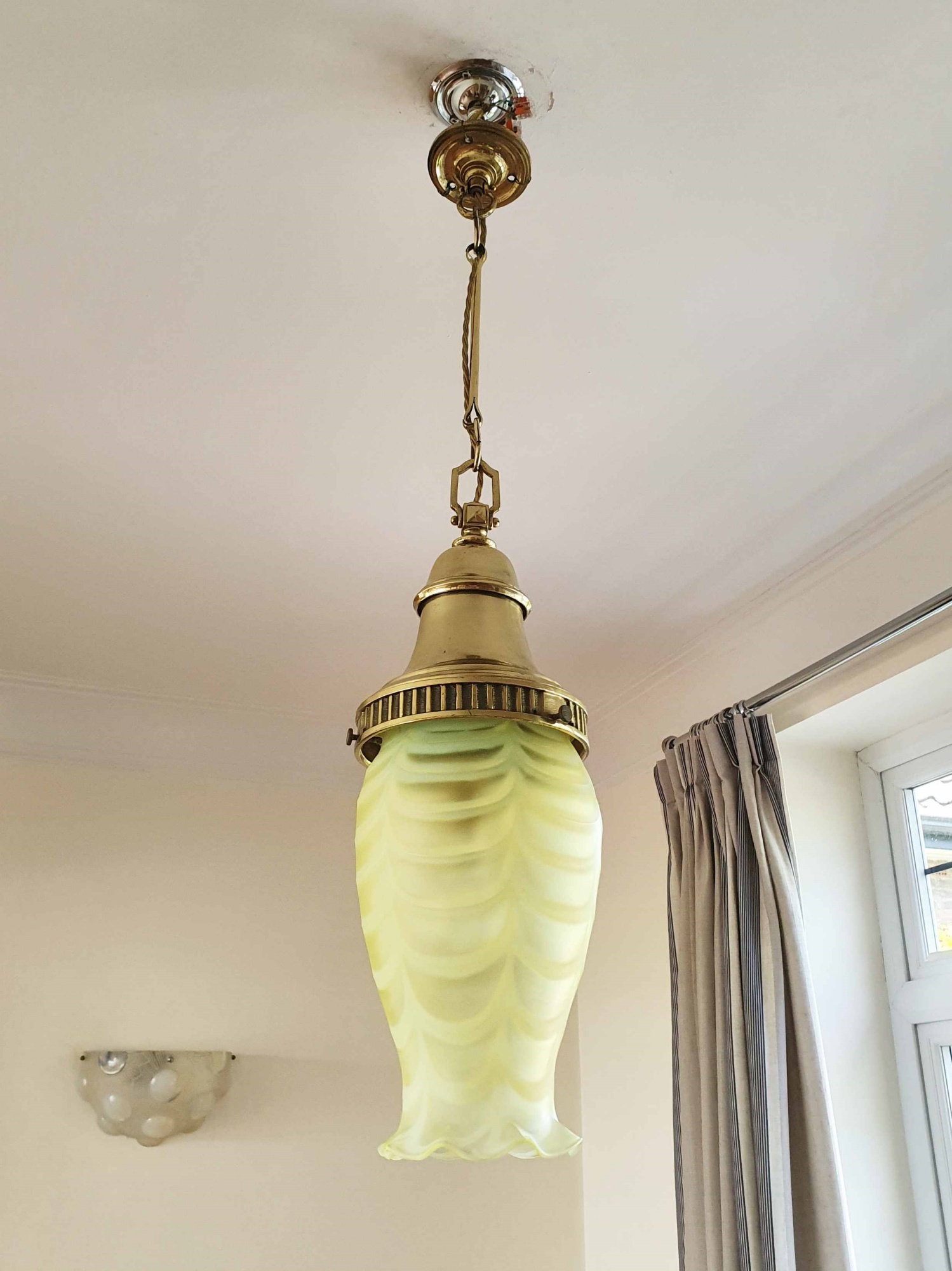 Attributed Thomas Webb & Sons | Very Large Vaseline Pendant Lampshade | England c.1900 - Image 5