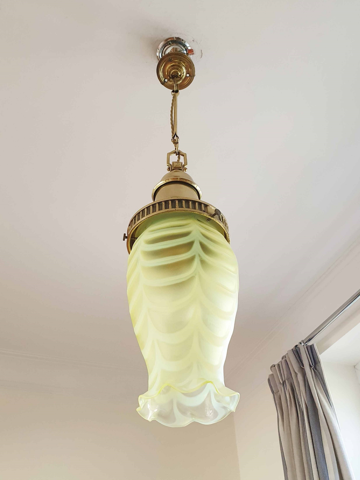 Attributed Thomas Webb & Sons | Very Large Vaseline Pendant Lampshade | England c.1900 - Image 7