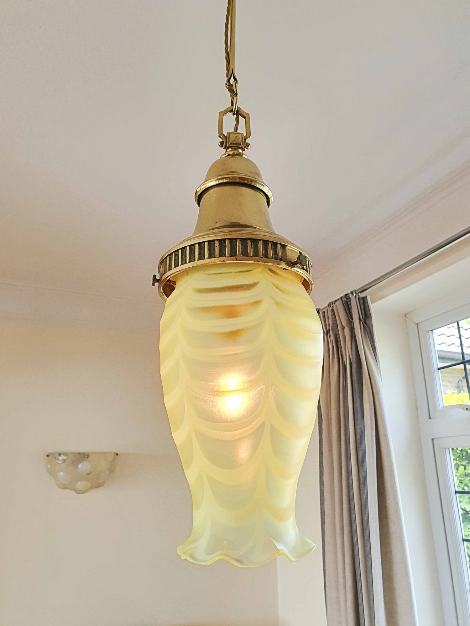 Attributed Thomas Webb & Sons | Very Large Vaseline Pendant Lampshade | England c.1900 - Image 8