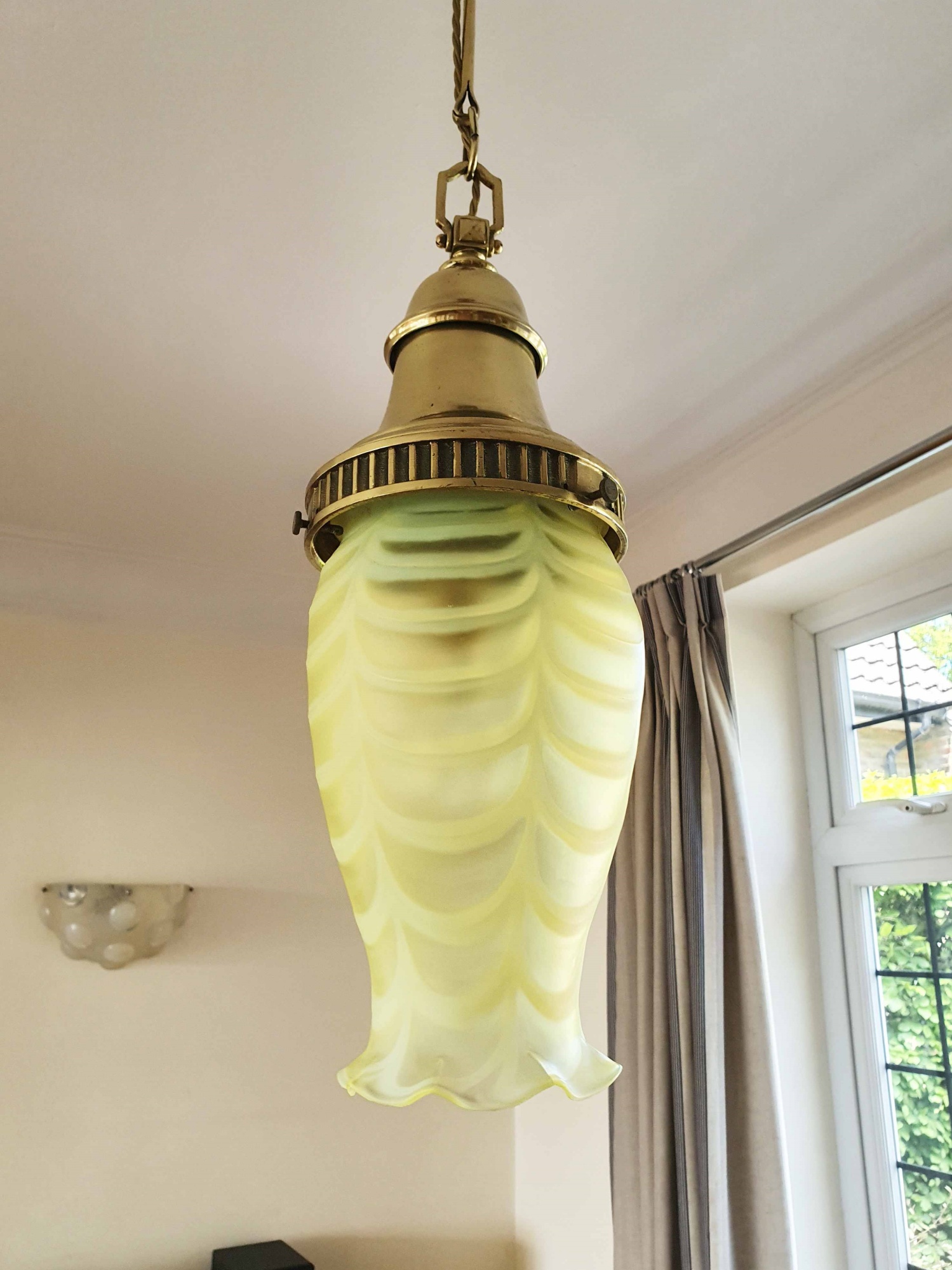 Attributed Thomas Webb & Sons | Very Large Vaseline Pendant Lampshade | England c.1900 - Image 9