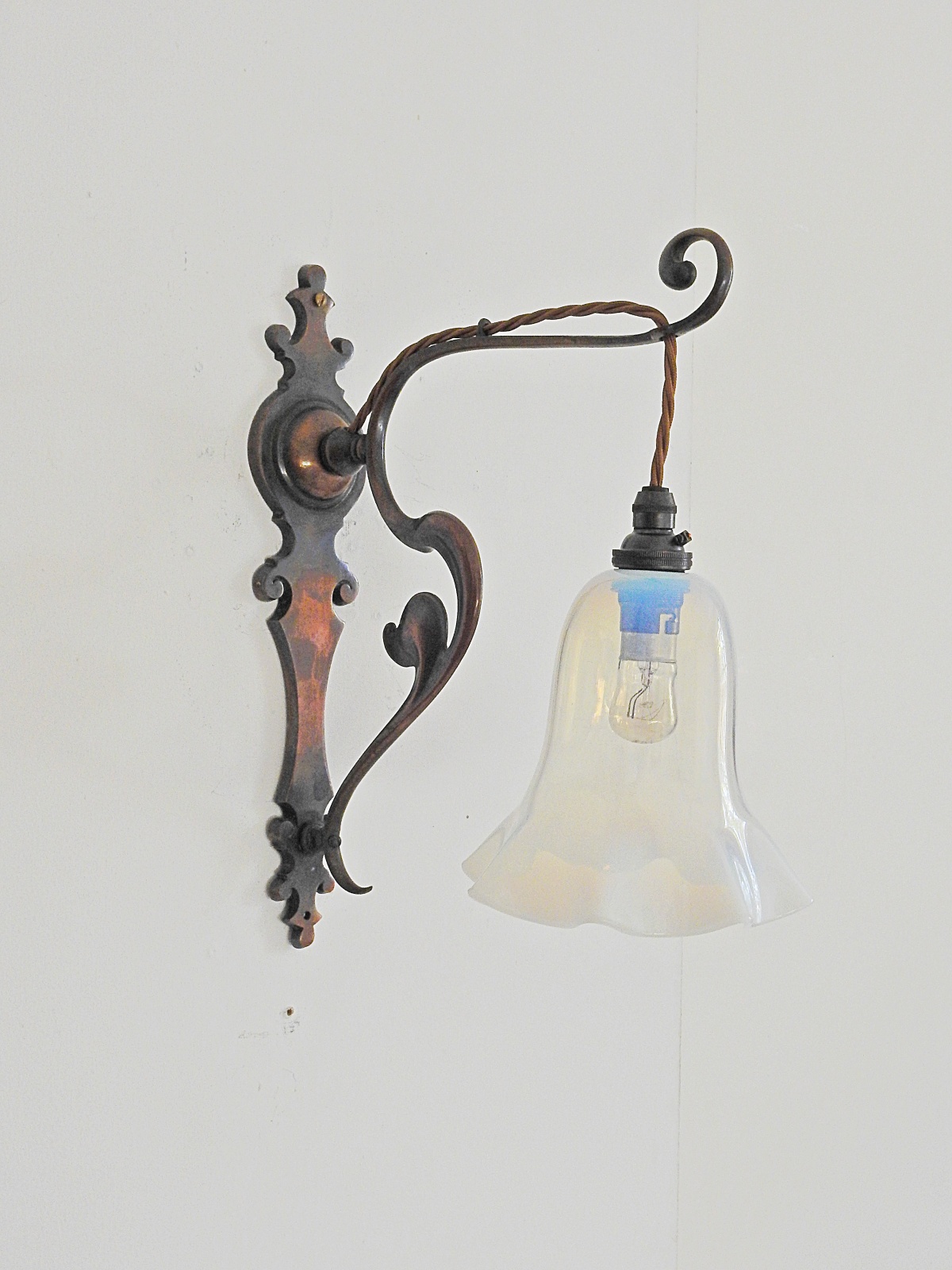 Unsigned | 2 Art Nouveau Oxidised-Copper Wall Lights | England c.1905 | SOLD - Image 2