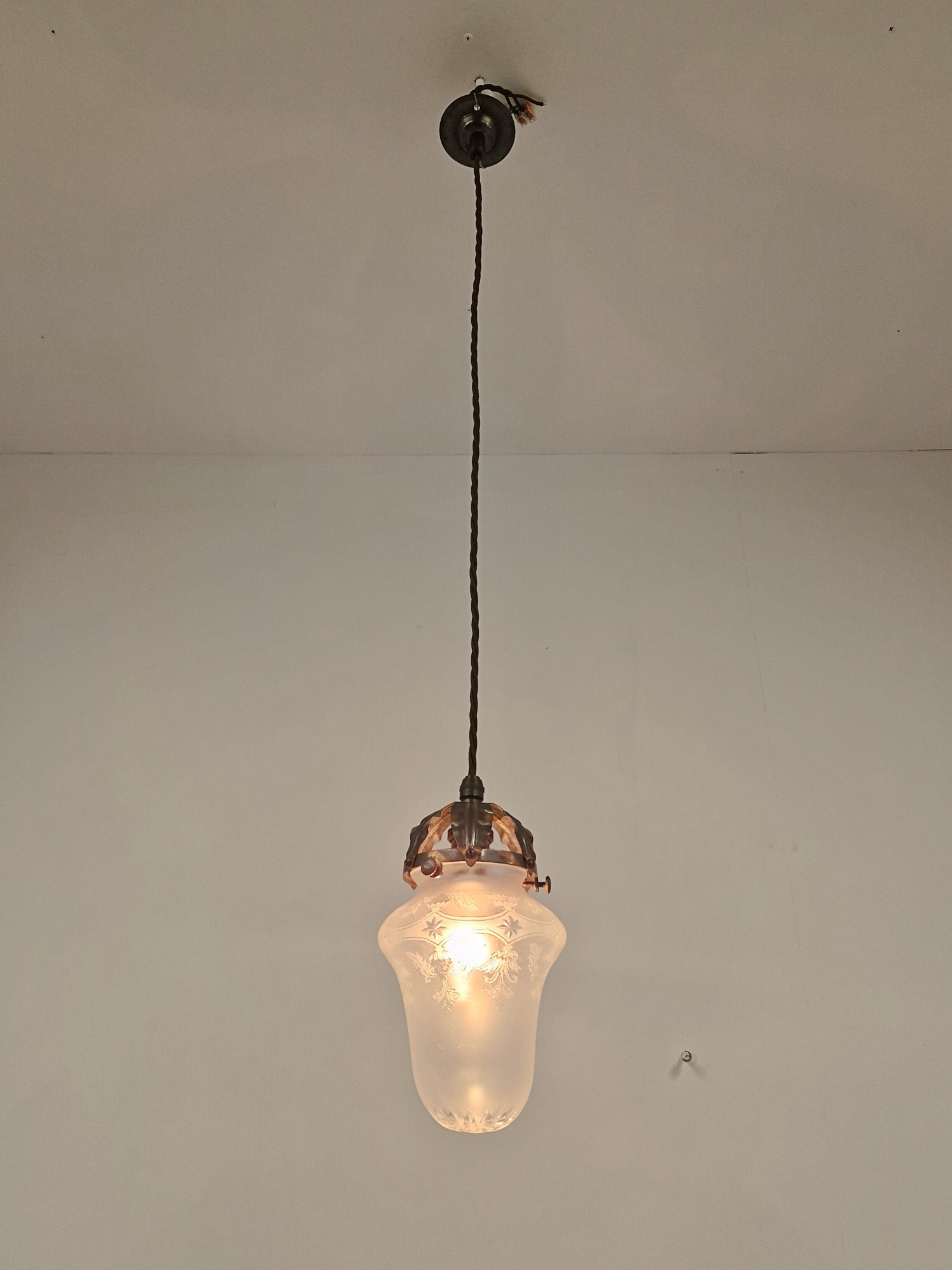 Unsigned | Art Nouveau Satin & Cut-Glass Pendant | England c.1910 - Image 4