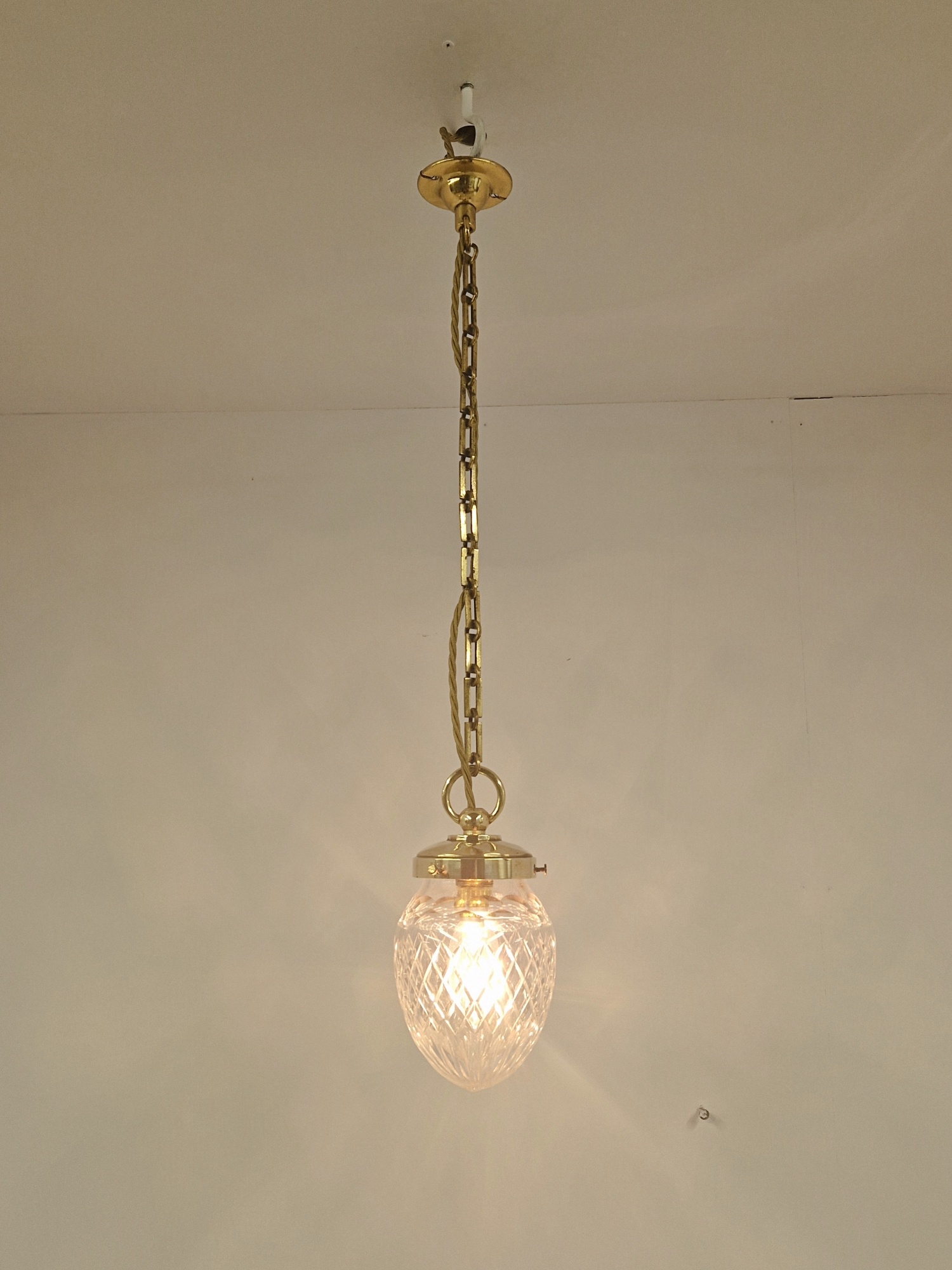 Unsigned | Cut-Glass "Pineapple" Pendant | England c.1910 - Image 2