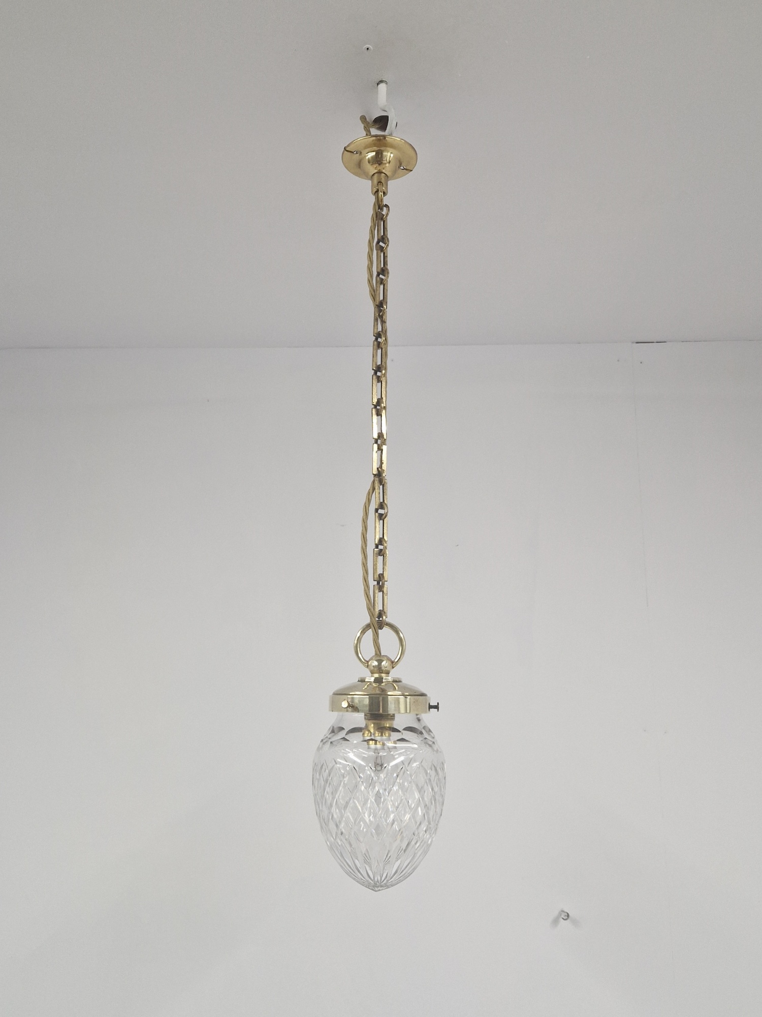 Unsigned | Cut-Glass "Pineapple" Pendant | England c.1910 - Image 3