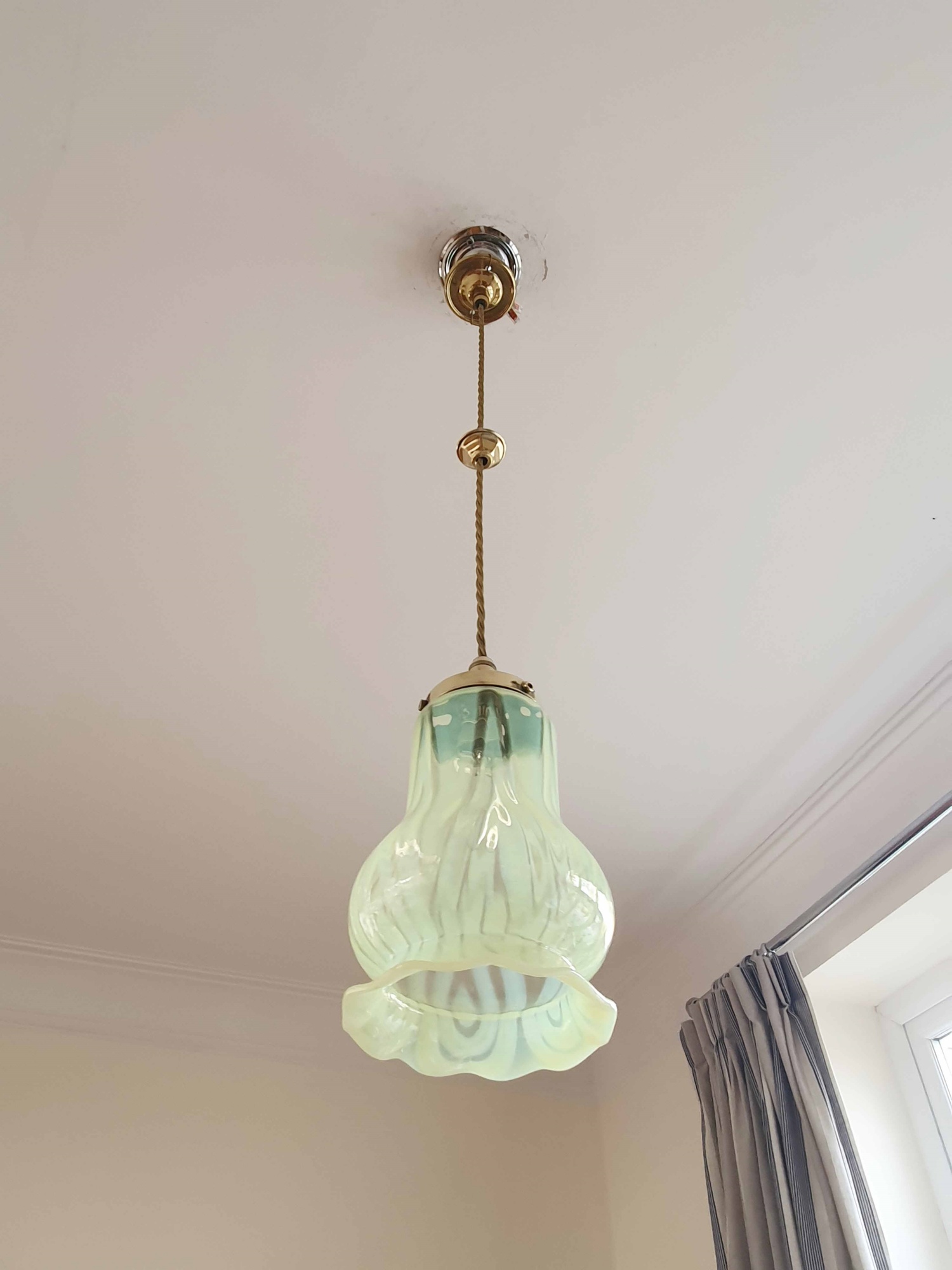 Attributed Henry G. Richardson & Sons | Vaseline-Glass Pendant Shade | England c.1900 - Image 4