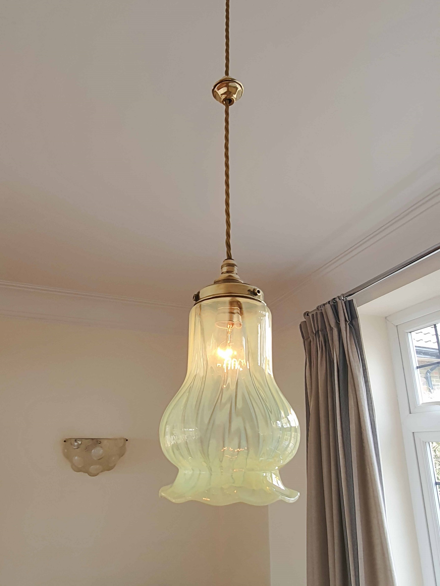 Attributed Henry G. Richardson & Sons | Vaseline-Glass Pendant Shade | England c.1900 - Image 5