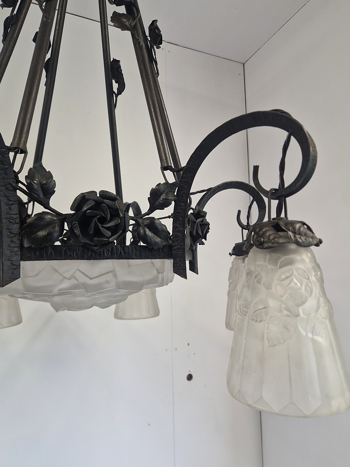 Verrerie D'art Degué | 6-branch Wrought-Iron Art Deco Chandelier | France c.1930 | SOLD - Image 14