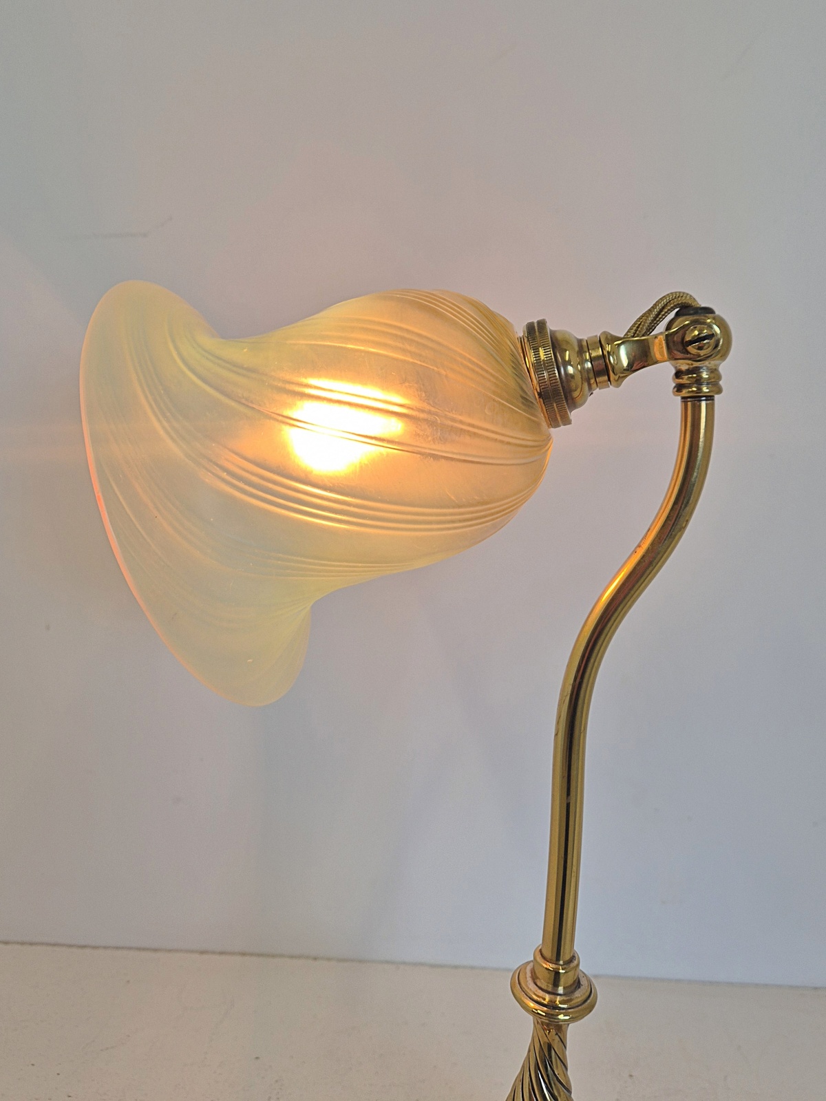 Unsigned | Brass "Quatrefoil" Desk Lamp | England c.1905 | SOLD - Image 4