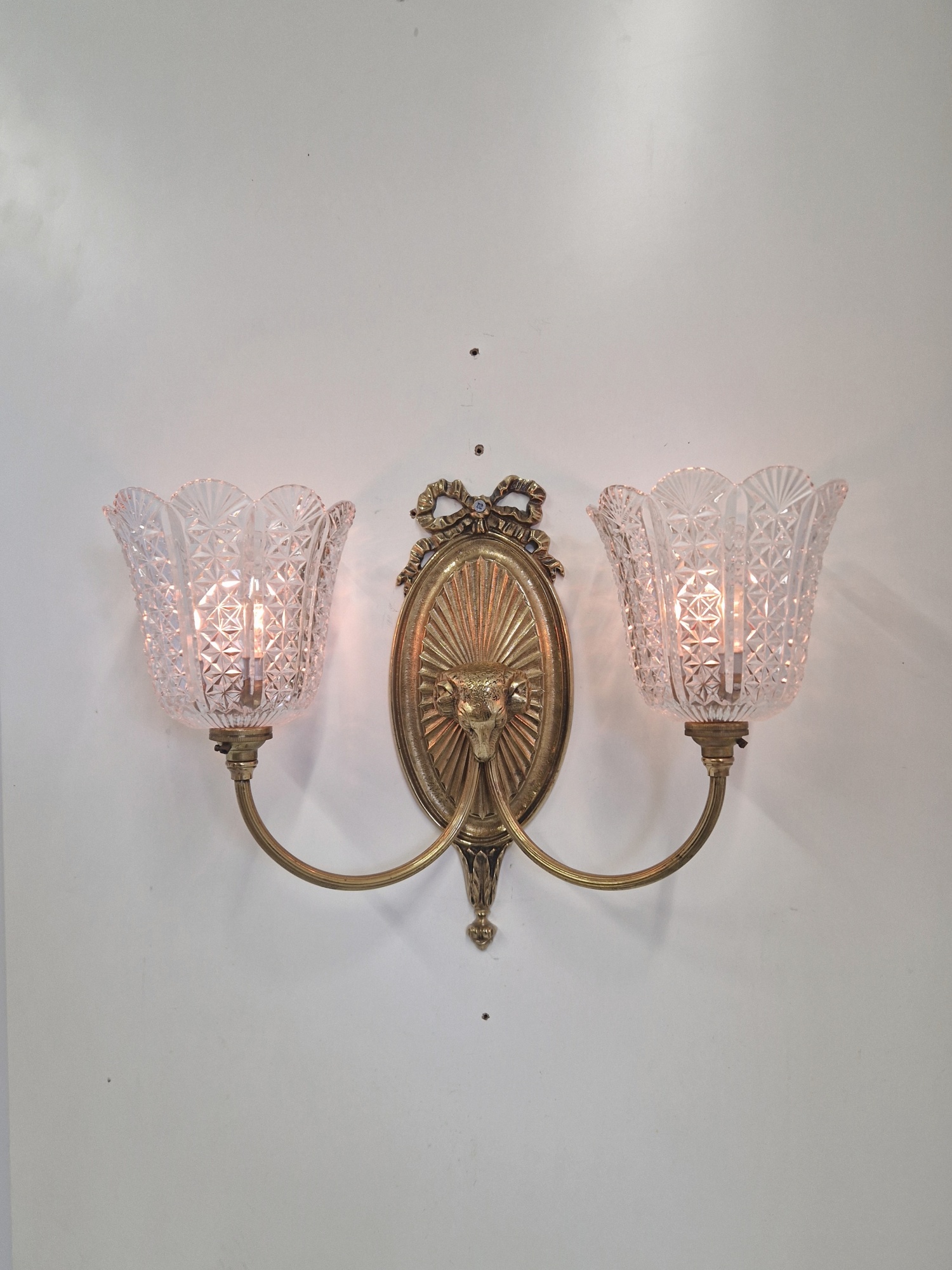 The General Electric Company (G.E.C) | Neoclassical Twin-Arm Wall Applique | England c.1925 - Image 2