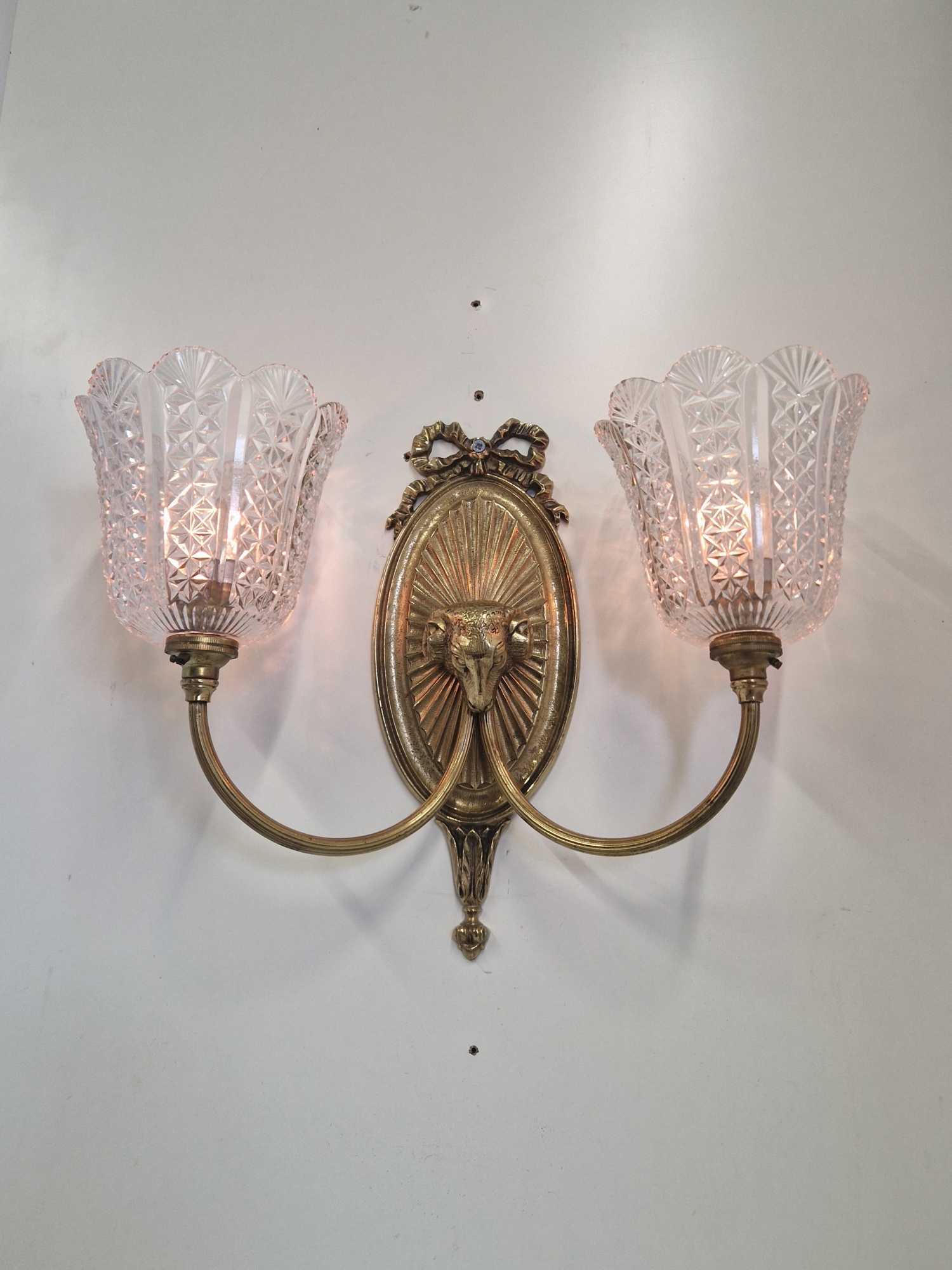 The General Electric Company (G.E.C) | Neoclassical Twin-Arm Wall Applique | England c.1925 - Image 4