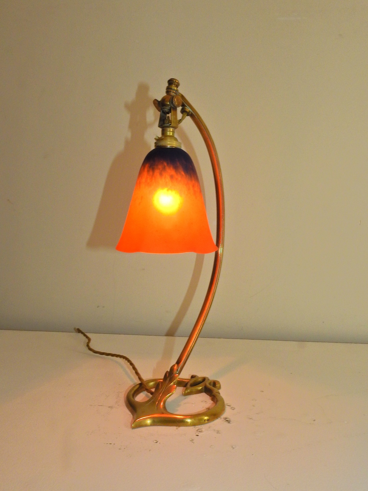 Verreries Charles Schneider | Art Nouveau "Swan" Desk Lamp | France Early c.20th | SOLD - Image 3