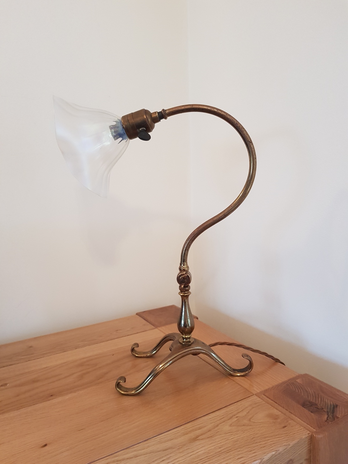 Unsigned | Brass Arts & Crafts Desk Lamp | England c1905 - Image 2
