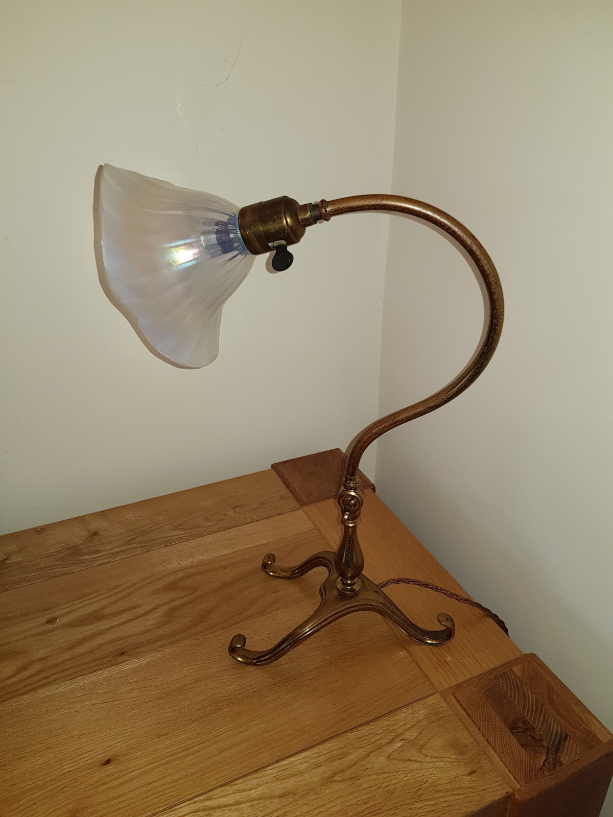 Unsigned | Brass Arts & Crafts Desk Lamp | England c1905 - Image 4