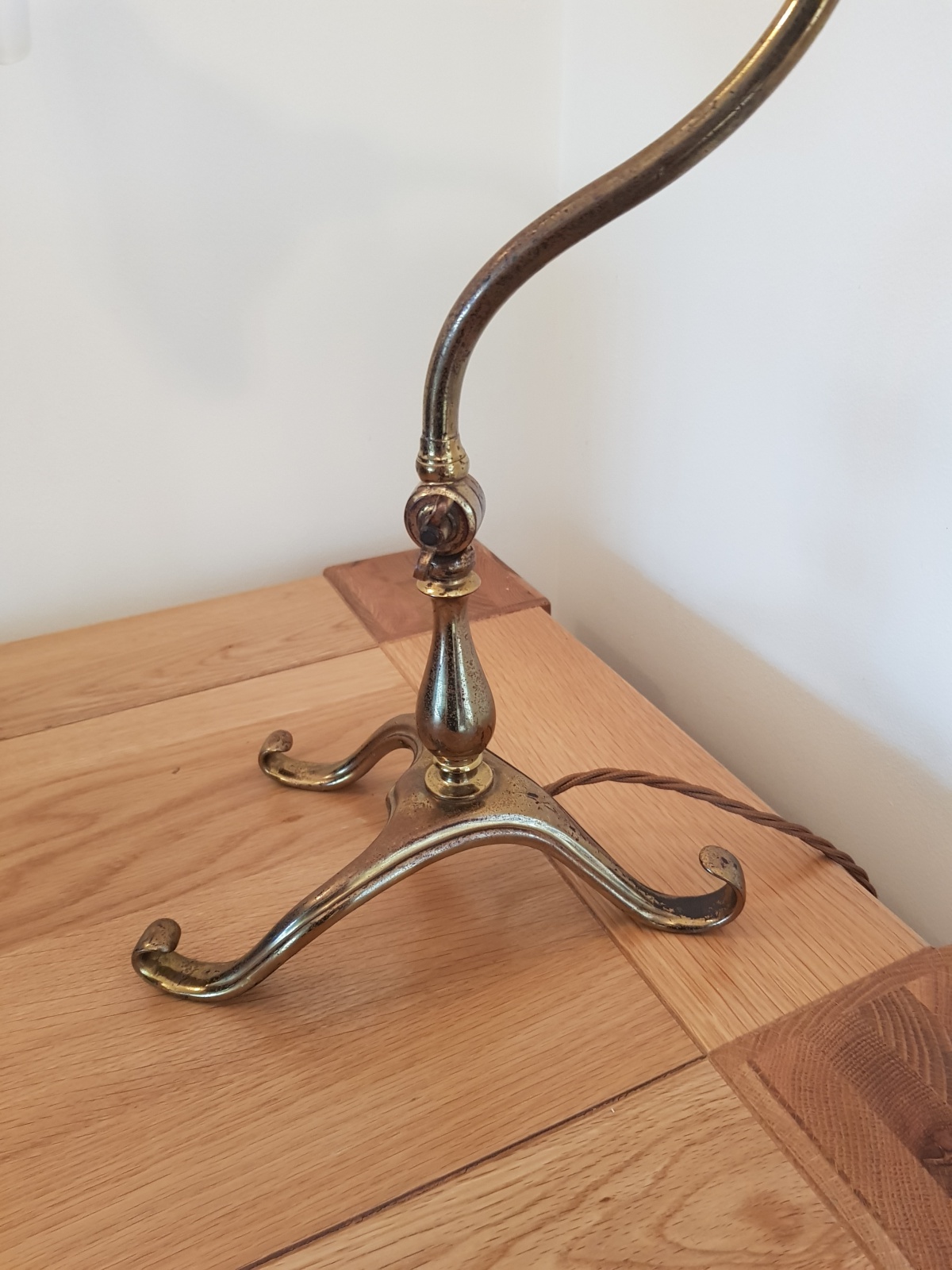 Unsigned | Brass Arts & Crafts Desk Lamp | England c1905 - Image 7