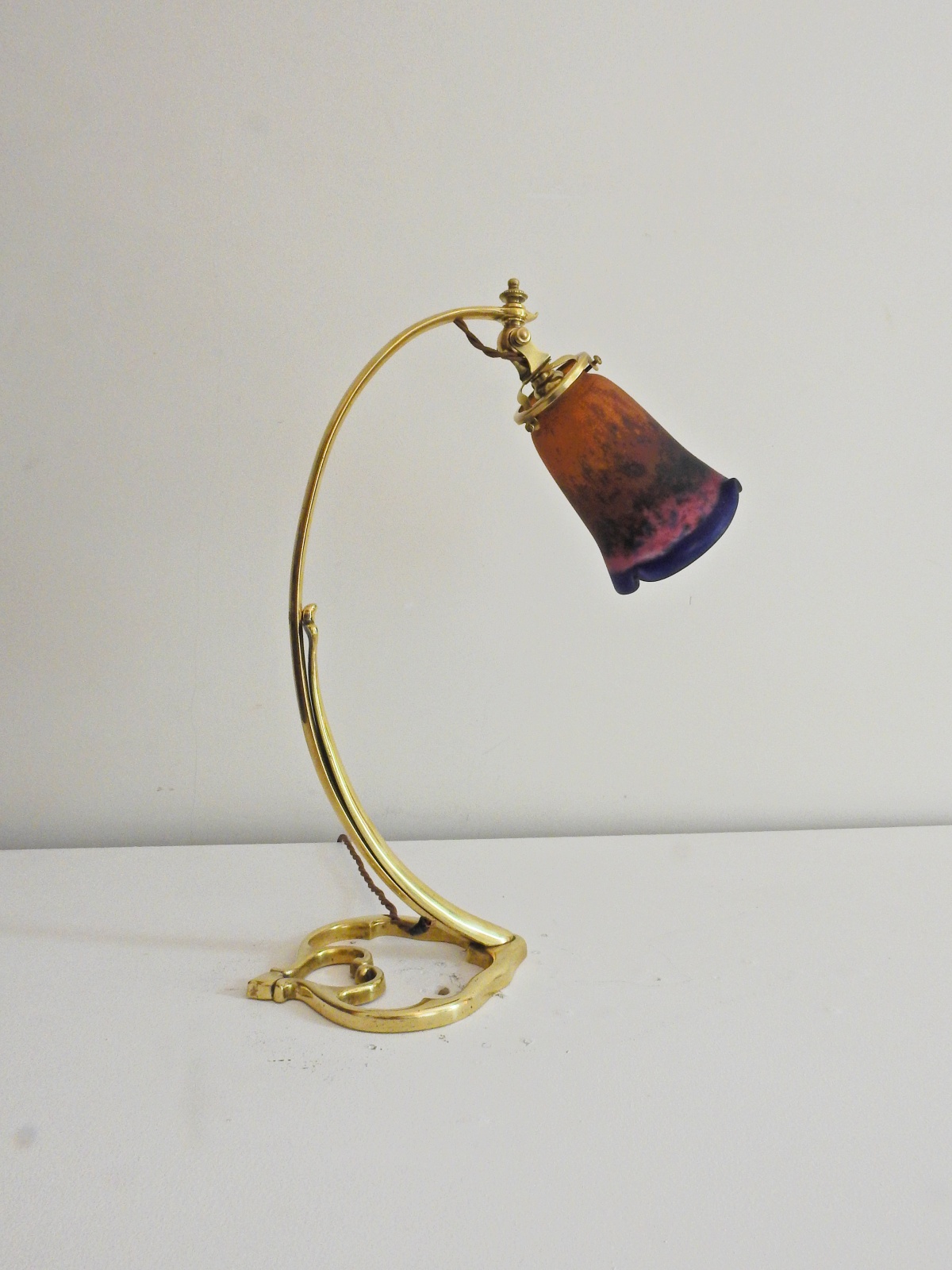 Style of W.A.S Benson for L'Universe F.D, Paris | Art Nouveau Desk Lamp | SOLD - Image 4