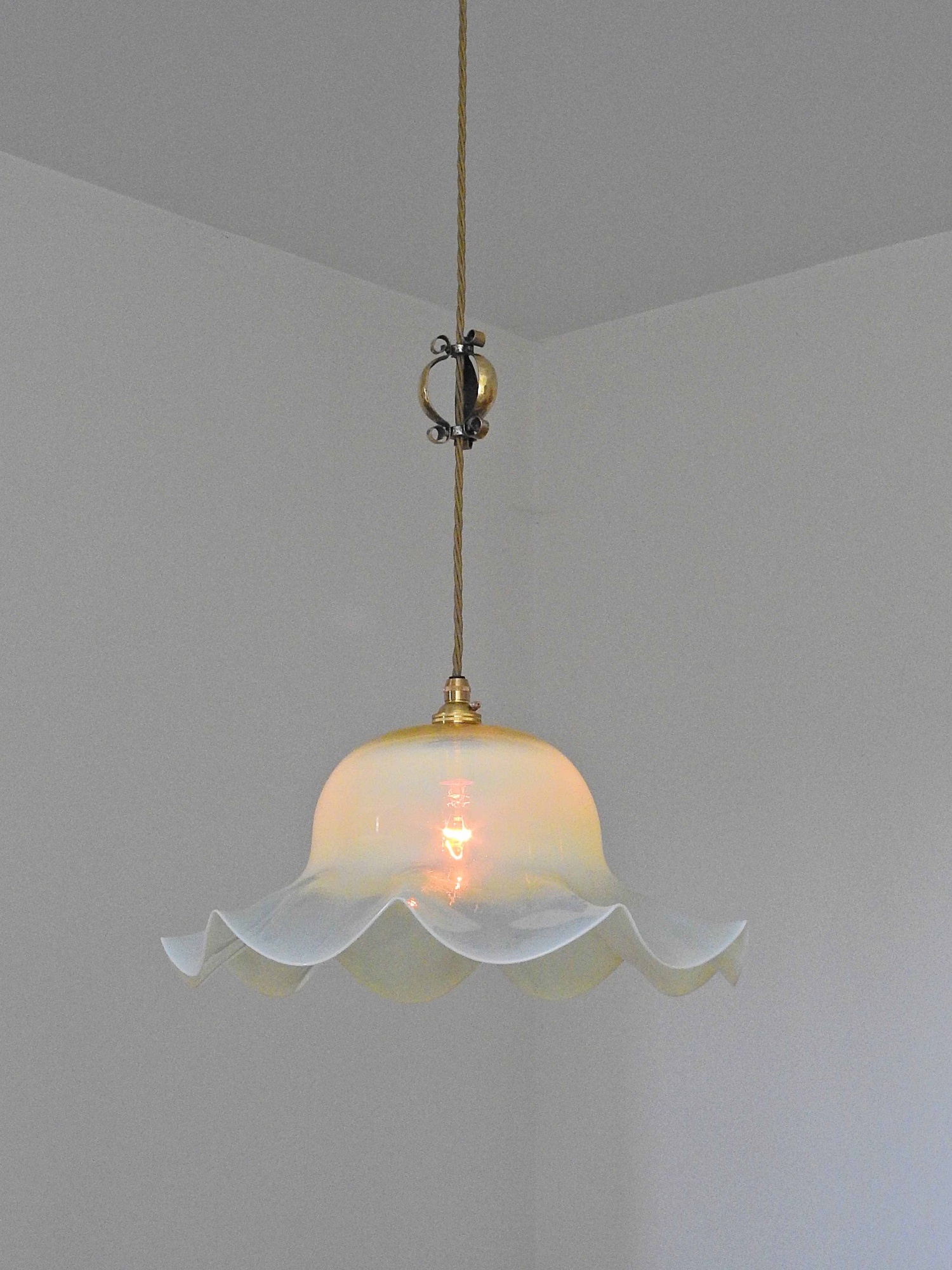 Possibly James Powell & Sons (Whitefriars) | Very Large Vaseline-glass "Jelly" Lampshade | England c.1900 | SOLD - Image 4