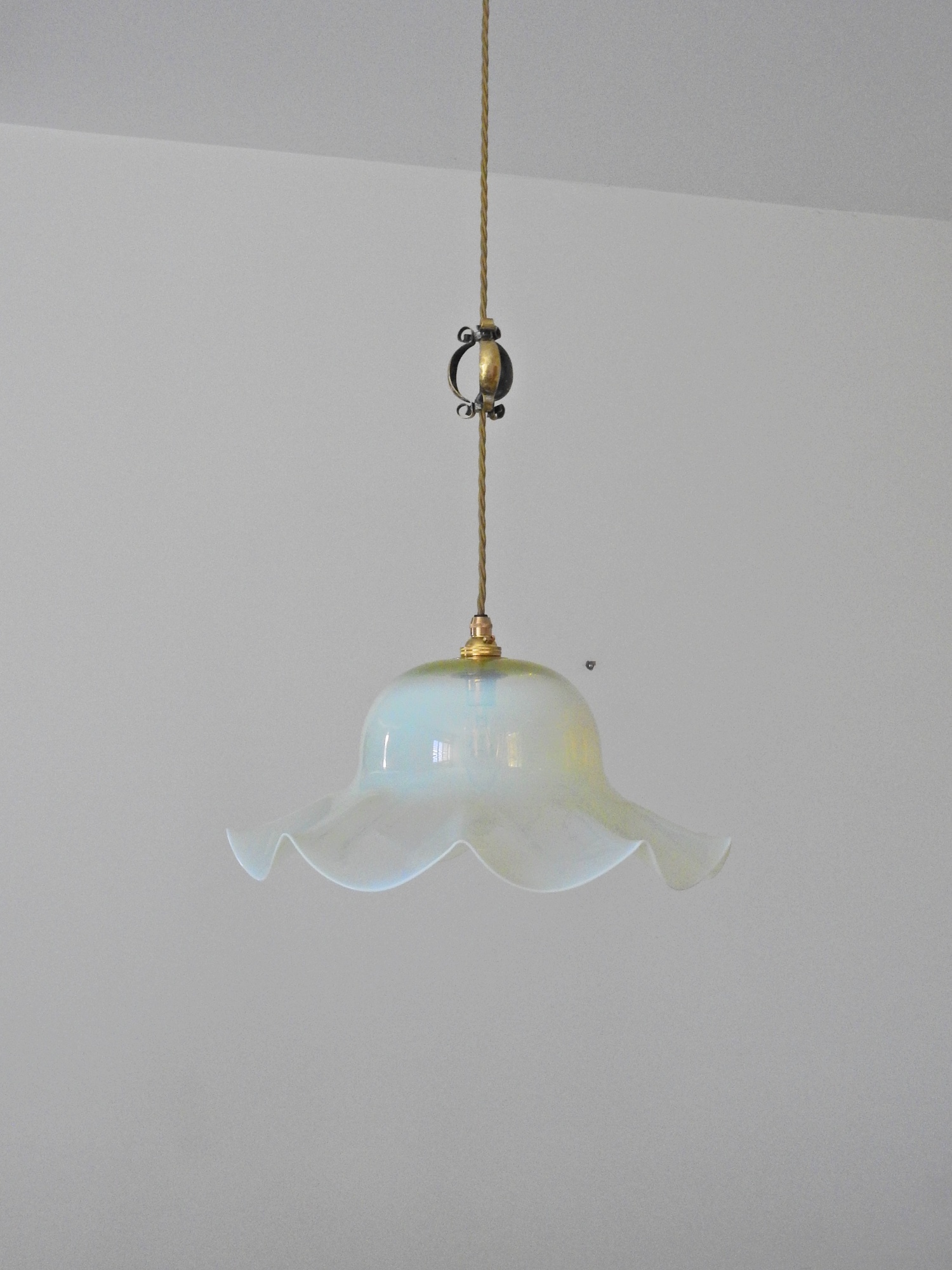 Possibly James Powell & Sons (Whitefriars) | Very Large Vaseline-glass "Jelly" Lampshade | England c.1900 | SOLD - Image 5