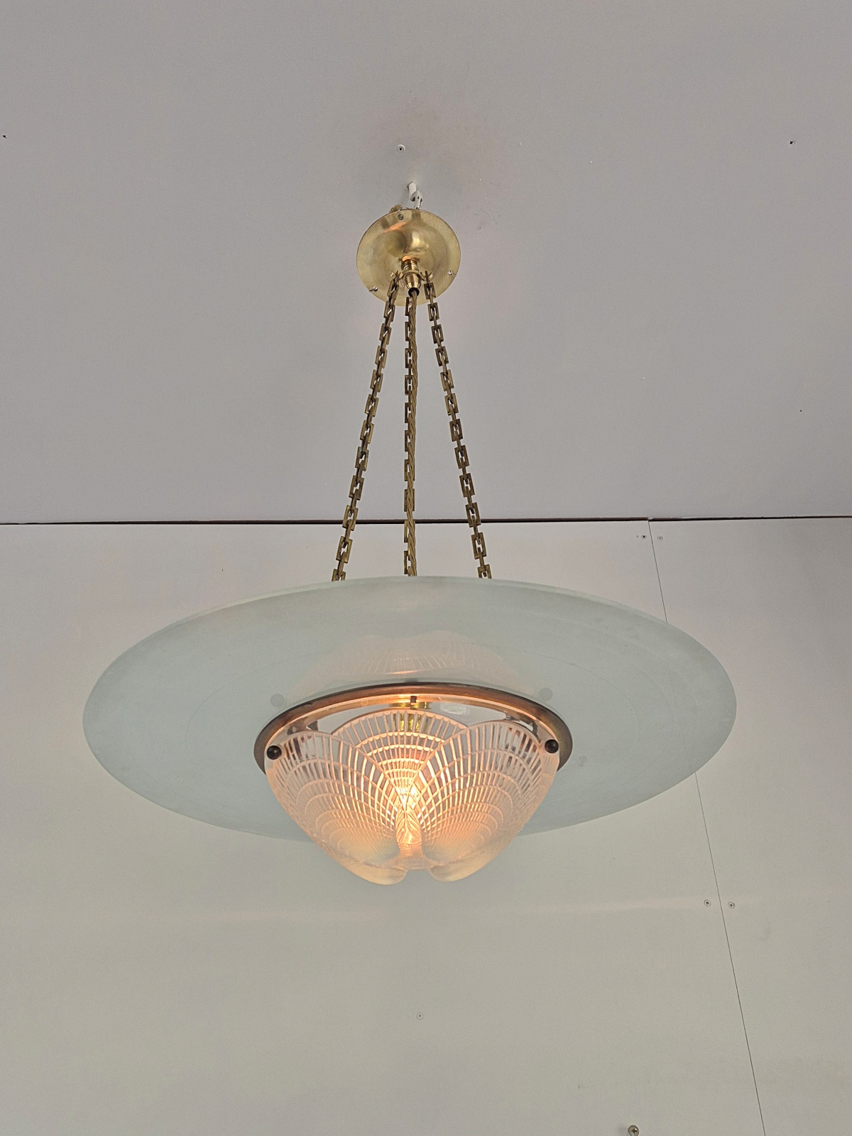 René Lalique | "Vase Coquilles" Plafonnier with Ring | France c.1925 - Image 4