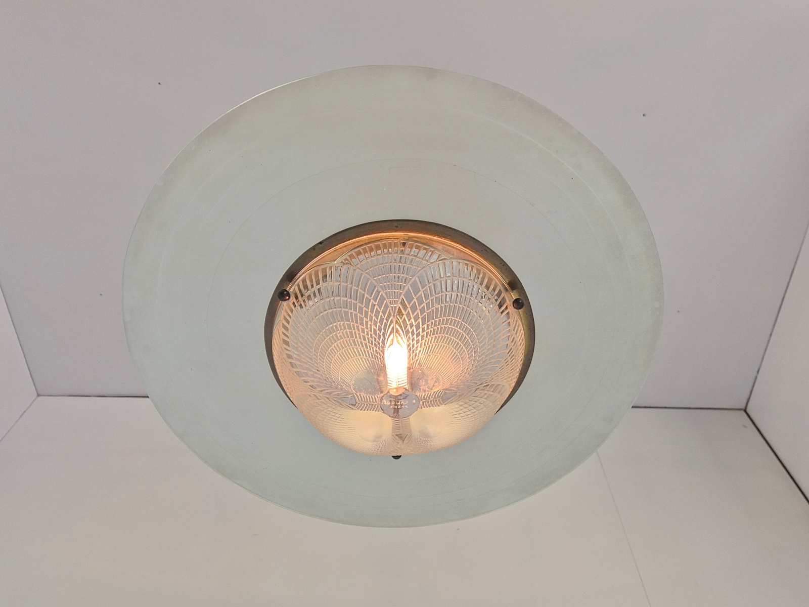 René Lalique | "Vase Coquilles" Plafonnier with Ring | France c.1925 - Image 7