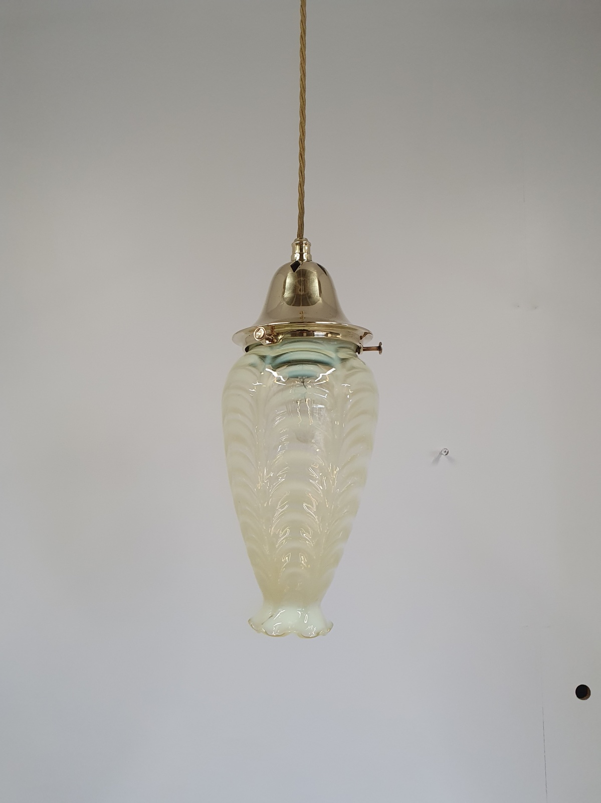 Possibly by Thomas Webb & Sons | Vaseline Glass Pendant | England c.1900 - Image 7
