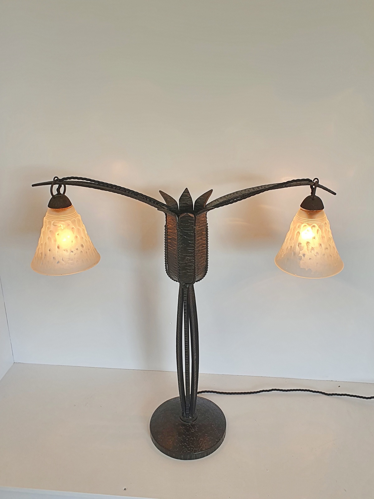 Marcel Vasseur & Muller Frères | Wrought Iron Art Deco Table Lamp | France c.1930 - Image 4