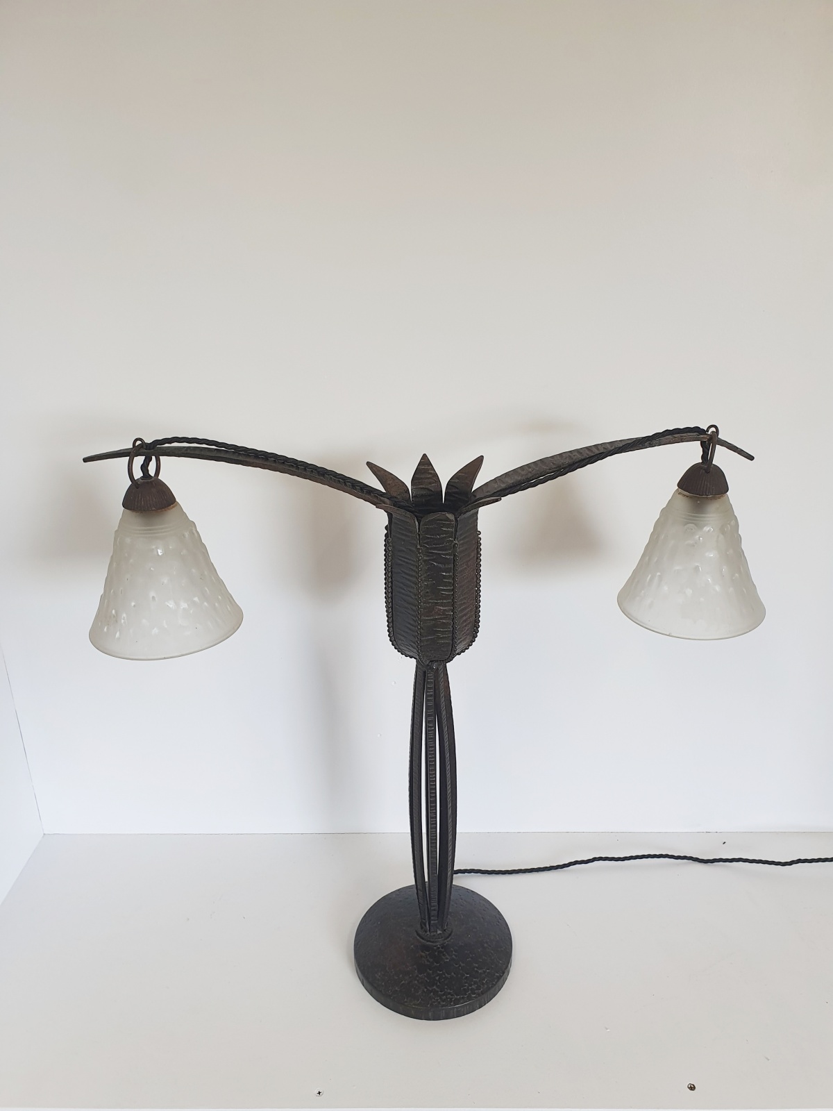 Marcel Vasseur & Muller Frères | Wrought Iron Art Deco Table Lamp | France c.1930 - Image 5