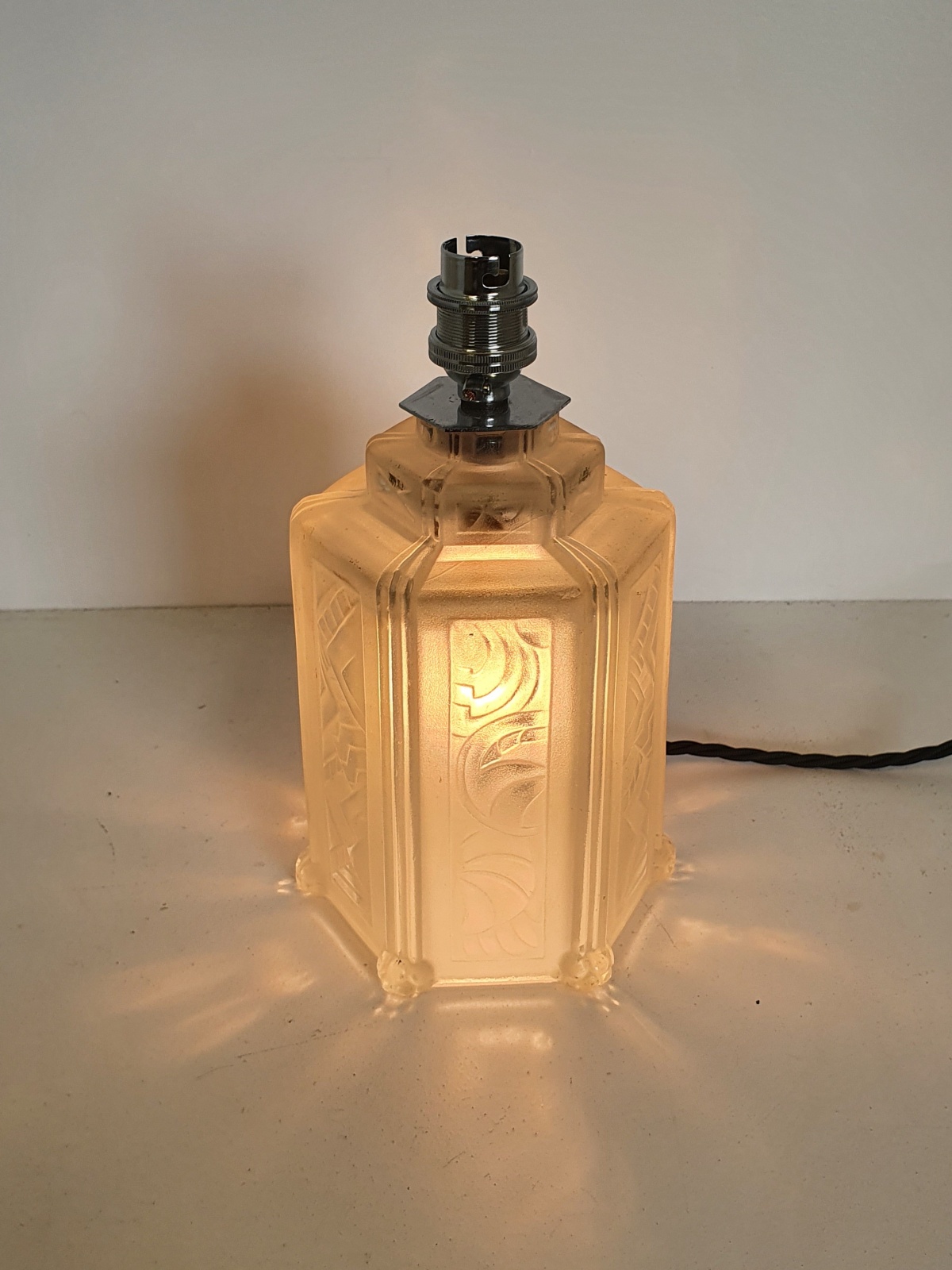 Ernst-Marius Sabino | Art Deco Table Lamp | France c.1925 | SOLD - Image 5