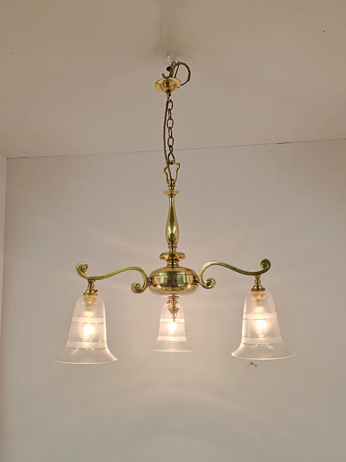 J & W.B.Smith Ltd, London & Glasgow | Traditional Brass Ceiling Fitting | England c.1925 - Image 2