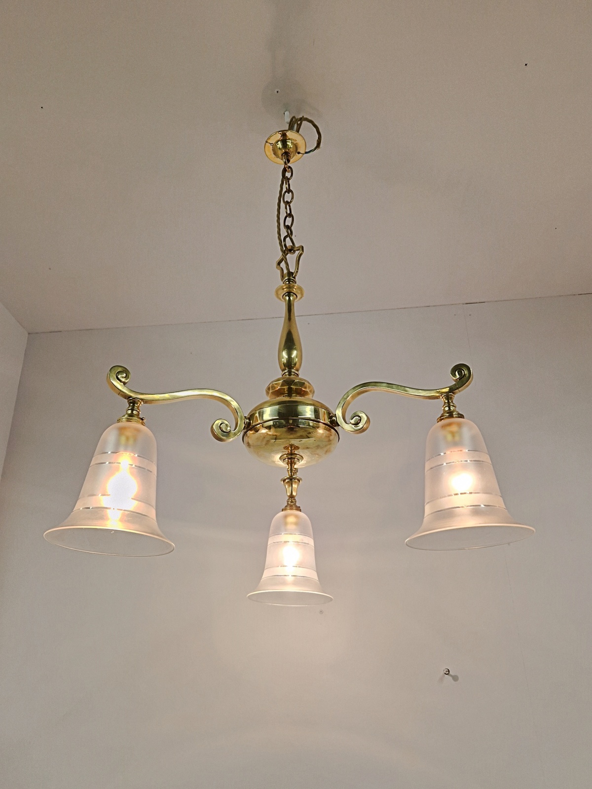 J & W.B.Smith Ltd, London & Glasgow | Traditional Brass Ceiling Fitting | England c.1925 - Image 4