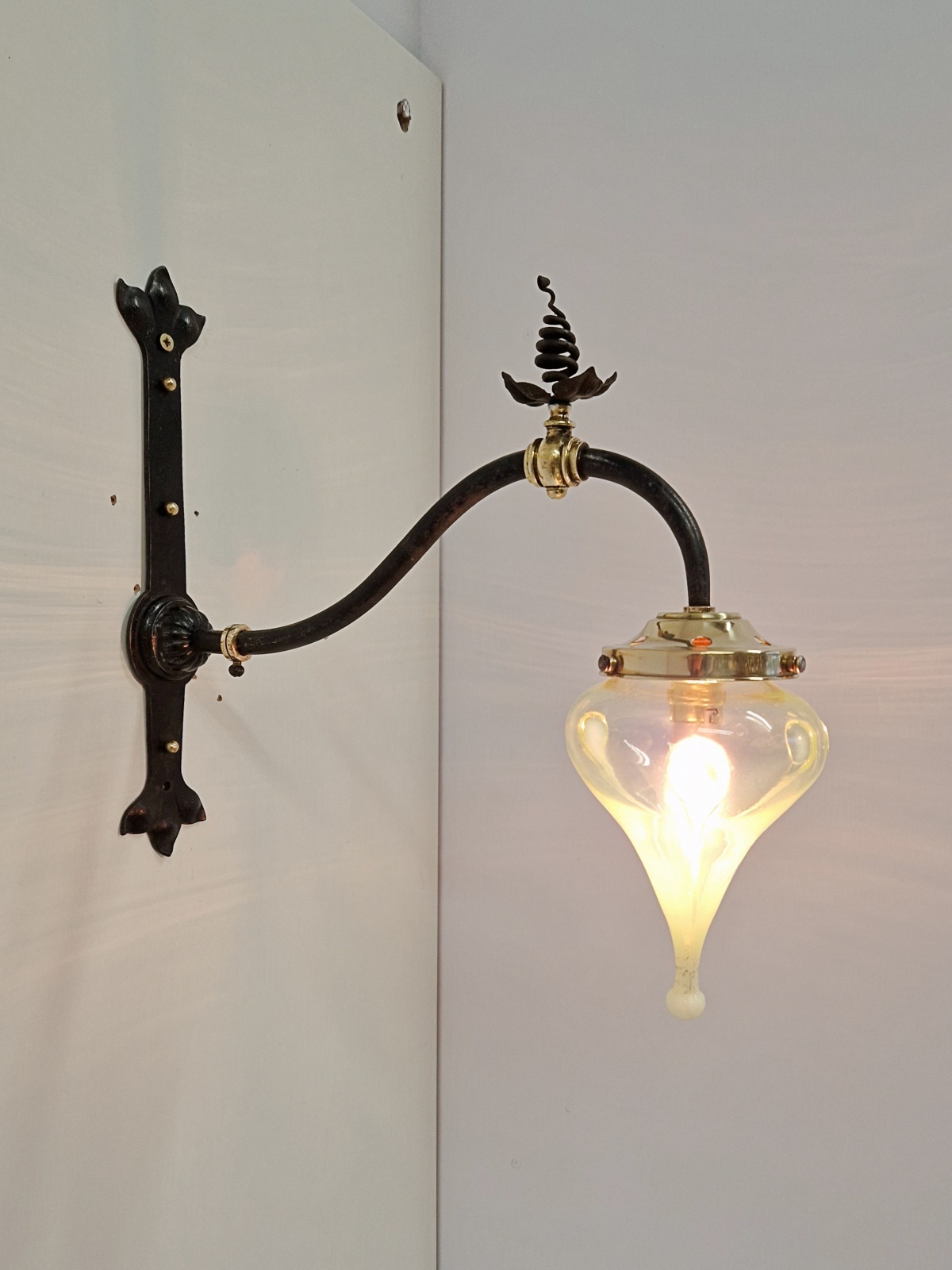 Unsigned | 2 Wrought-iron Arts & Crafts Wall Lights | England c.1900 | SOLD - Image 2