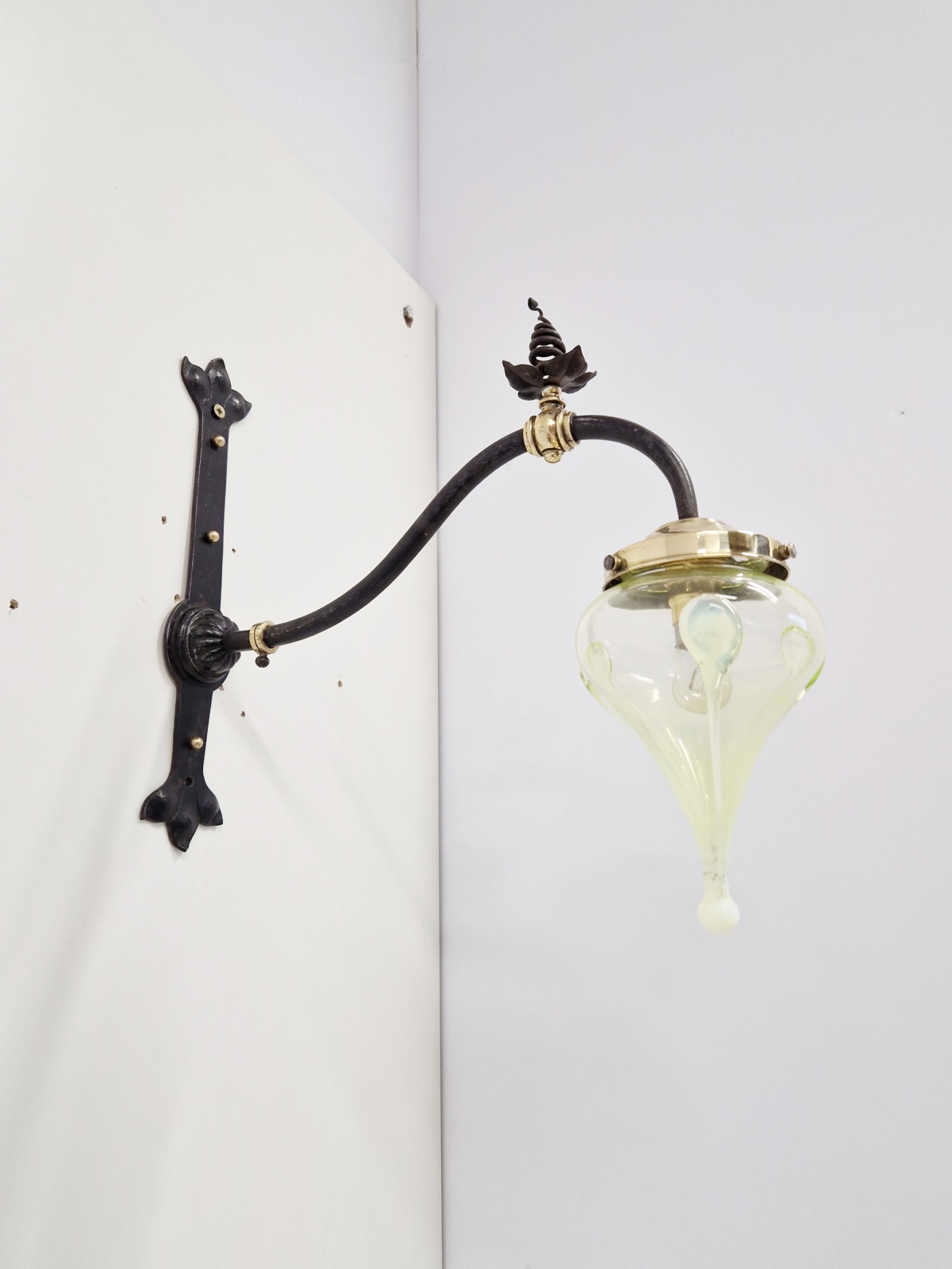 Unsigned | 2 Wrought-iron Arts & Crafts Wall Lights | England c.1900 | SOLD - Image 5