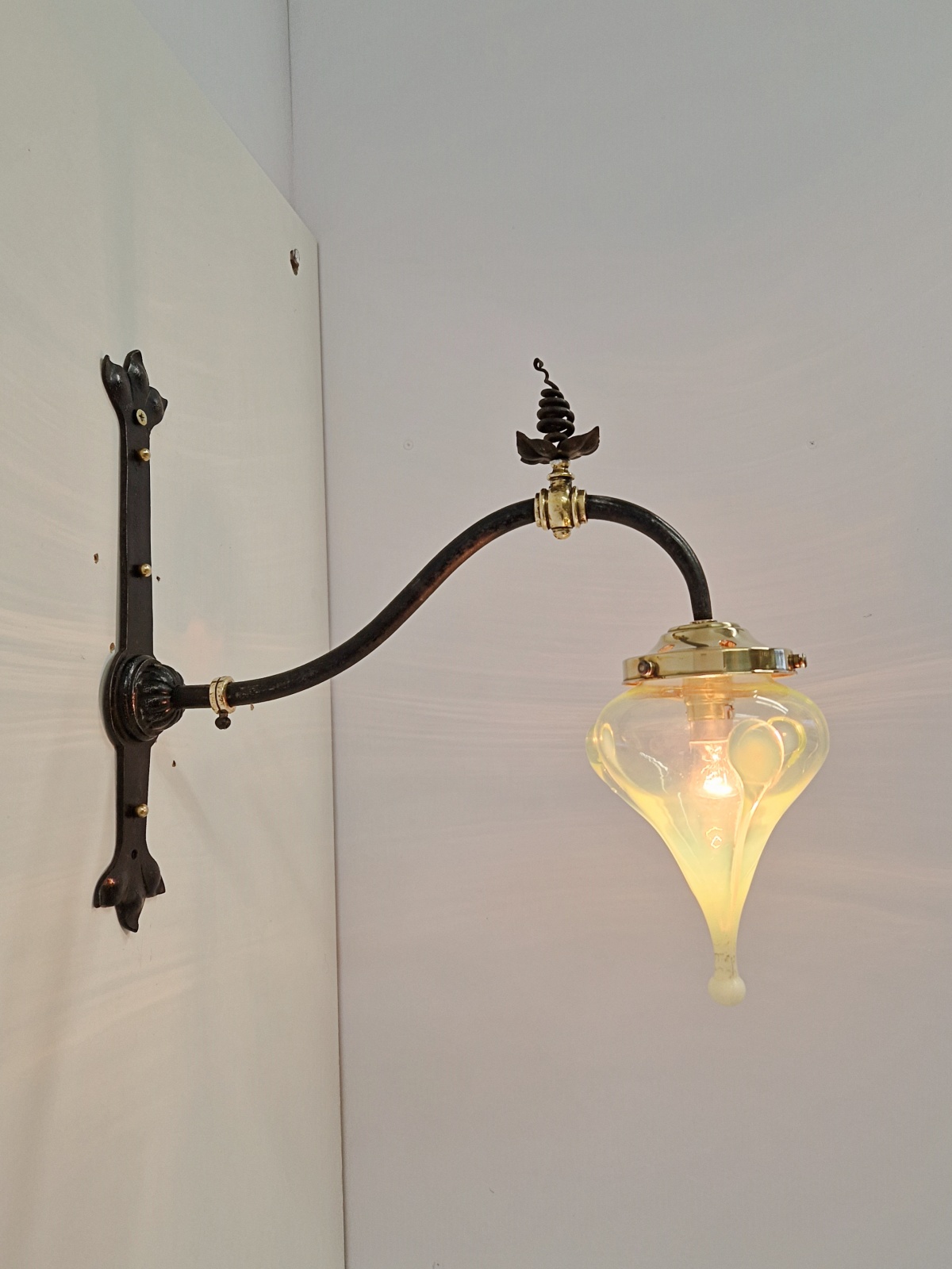 Unsigned | 2 Wrought-iron Arts & Crafts Wall Lights | England c.1900 | SOLD - Image 6