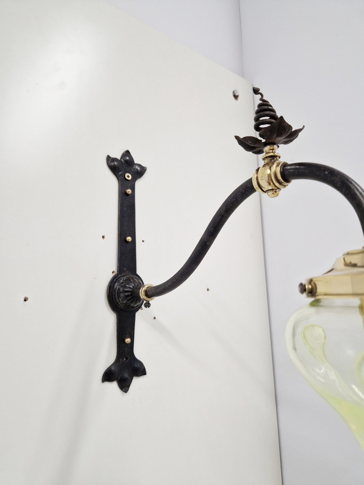 Unsigned | 2 Wrought-iron Arts & Crafts Wall Lights | England c.1900 | SOLD - Image 7