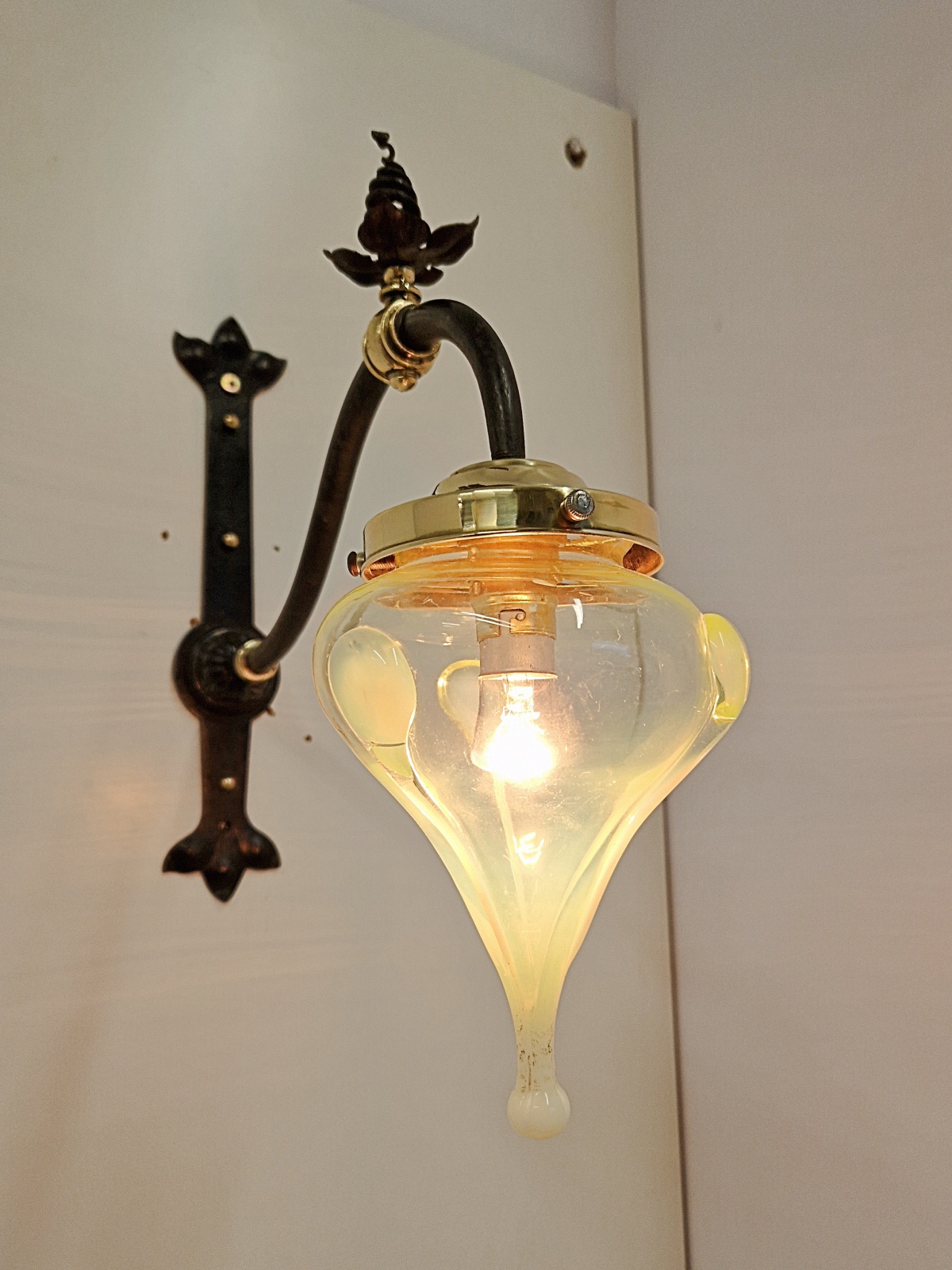 Unsigned | 2 Wrought-iron Arts & Crafts Wall Lights | England c.1900 | SOLD - Image 8