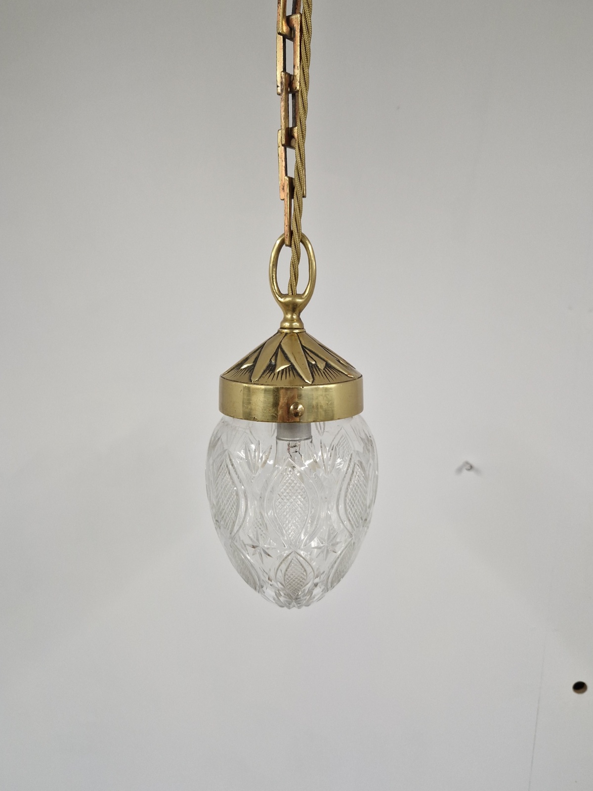Unsigned | Cut-glass "Pineapple" Pendant Lampshade | England c.1905 | SOLD - Image 7