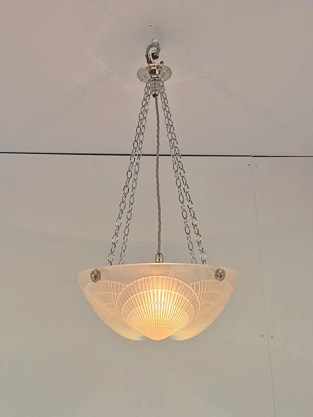 René Lalique | 2 "Vase Coquilles" Plafonniers | France c.1925 - Image 2