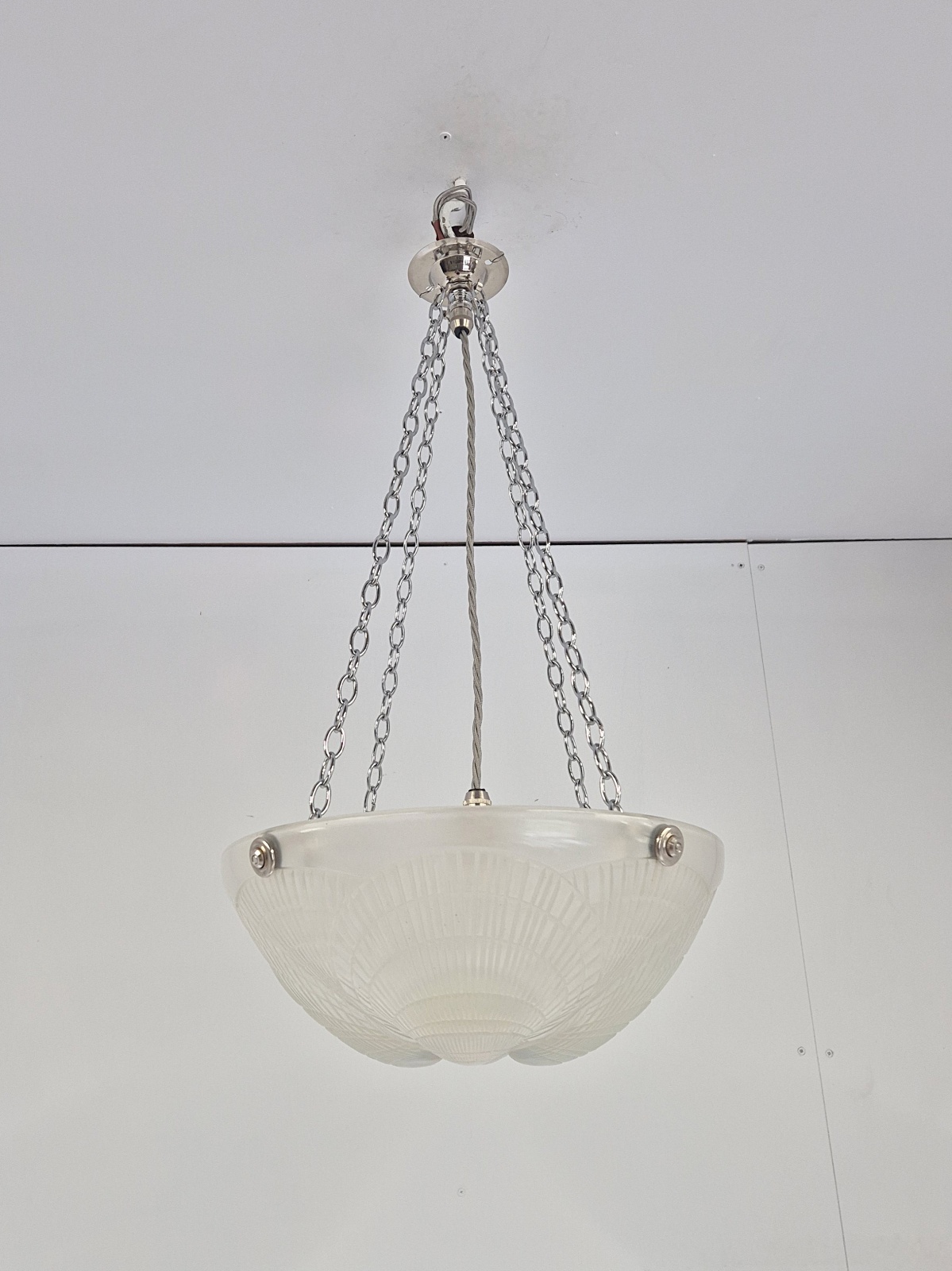 René Lalique | 2 "Vase Coquilles" Plafonniers | France c.1925 - Image 3